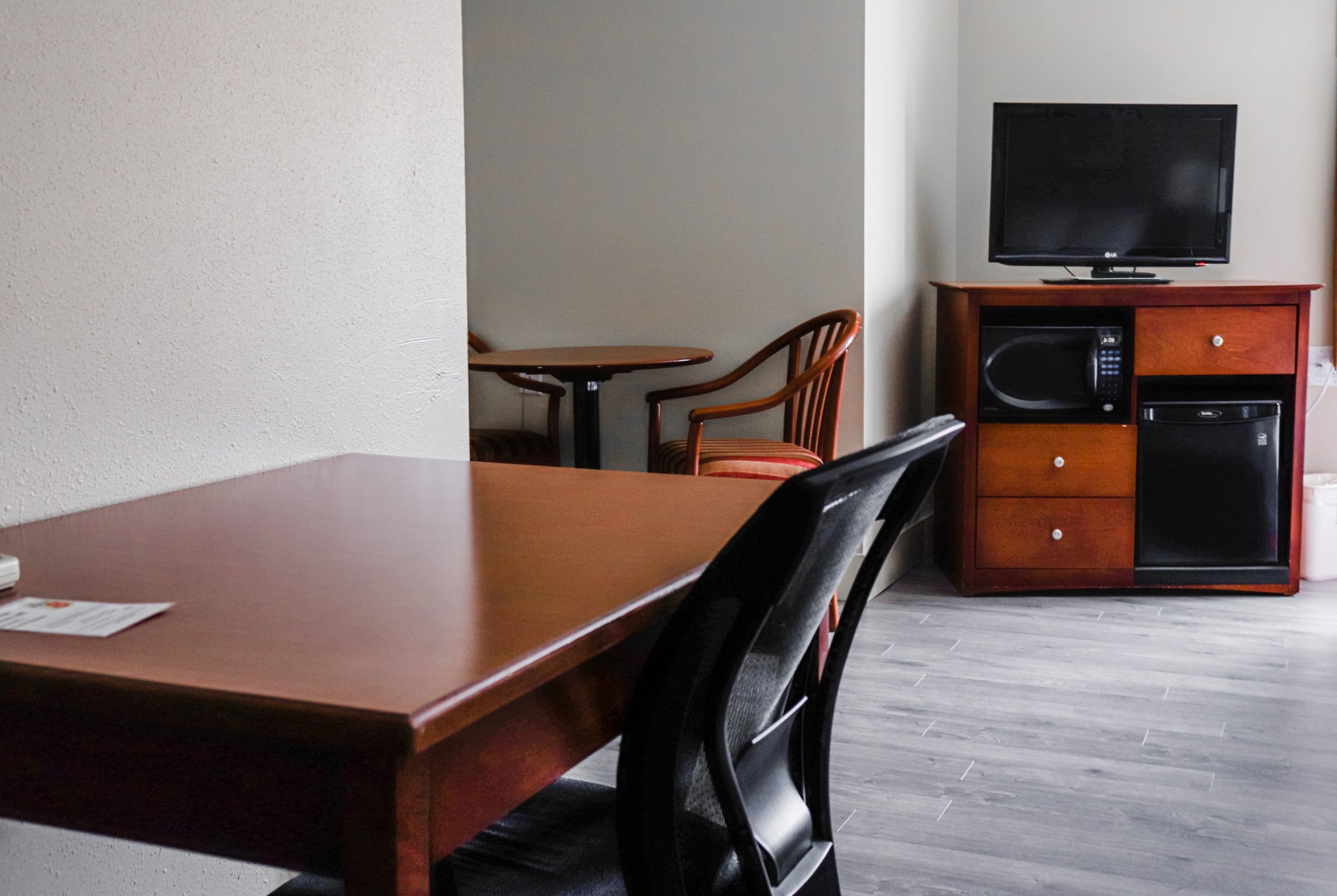 Guest room at the Super 8 by Wyndham Campbellton NB in Campbellton, New Brunswick