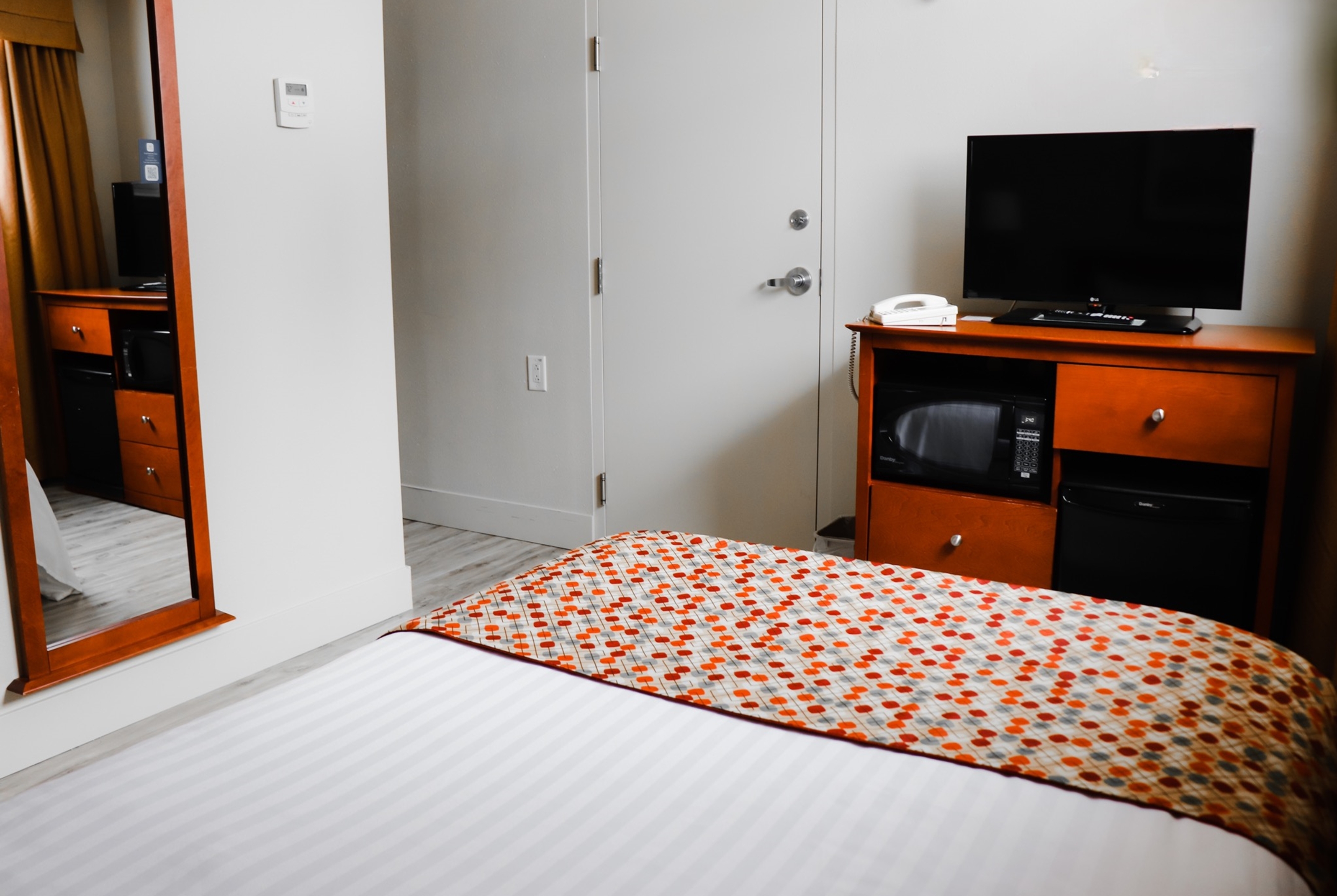 Guest room at the Super 8 by Wyndham Campbellton NB in Campbellton, New Brunswick