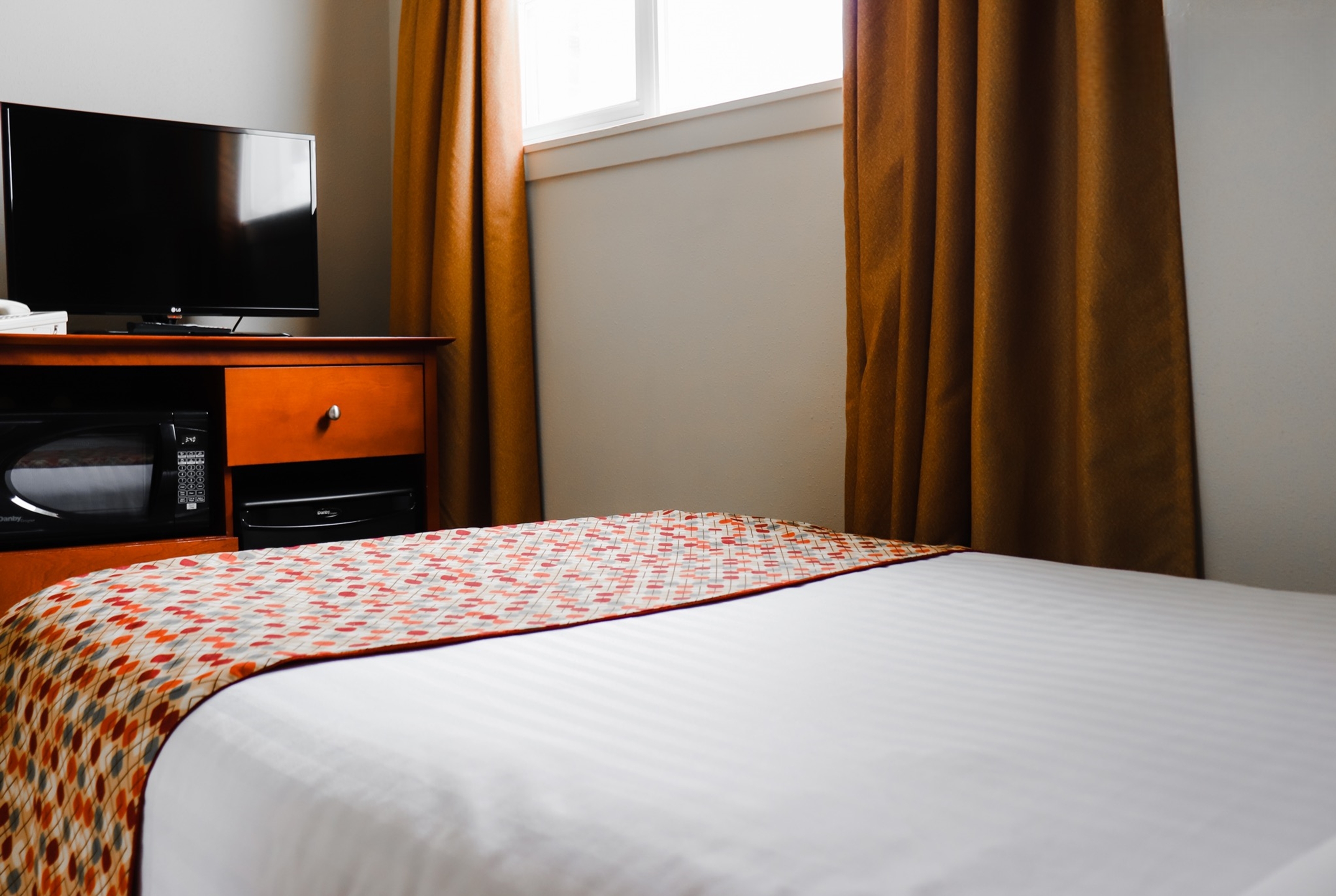 Guest room at the Super 8 by Wyndham Campbellton NB in Campbellton, New Brunswick