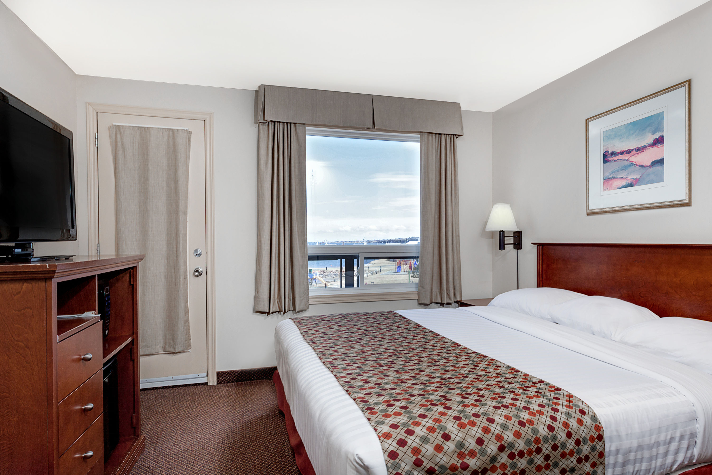 Guest room at the Super 8 by Wyndham Caraquet in Caraquet, New Brunswick