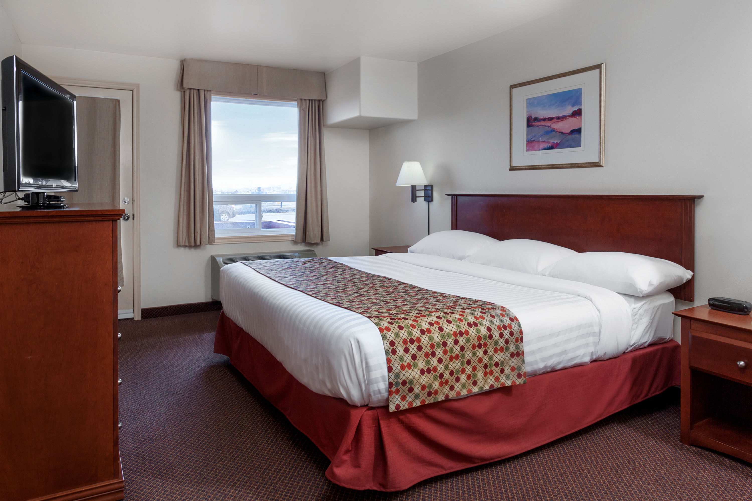 Guest room at the Super 8 by Wyndham Caraquet in Caraquet, New Brunswick