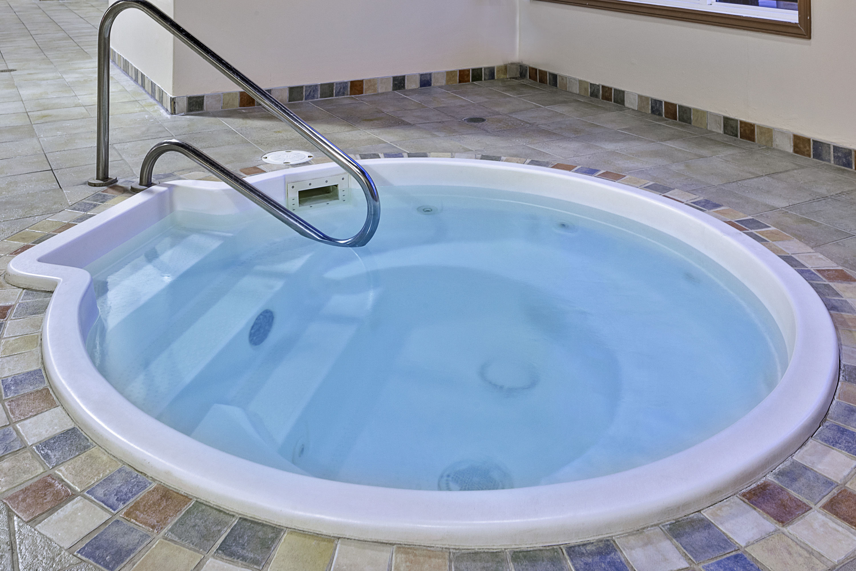 Hot tub at the Super 8 by Wyndham Caraquet in Caraquet, New Brunswick