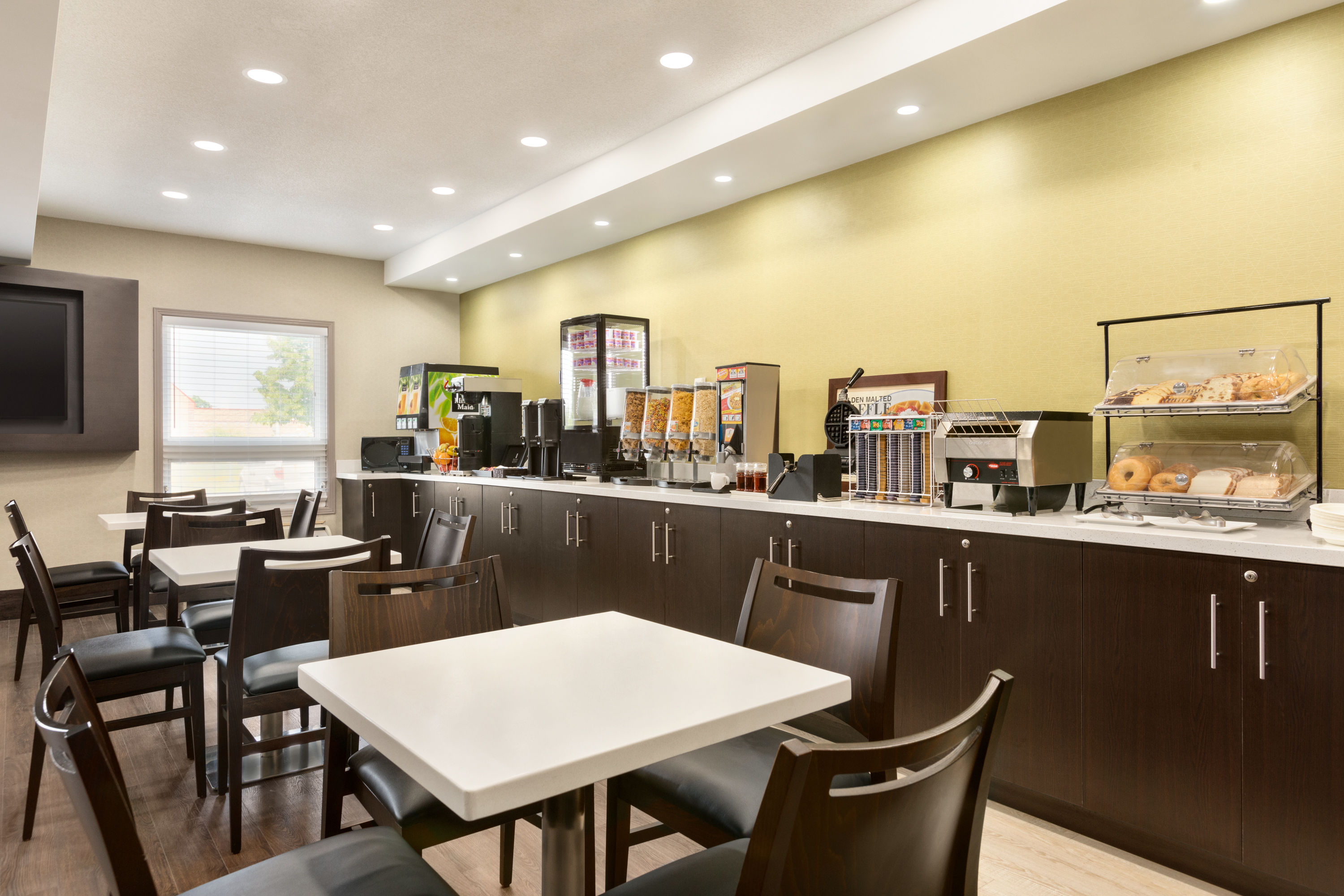 Super 8 by Wyndham Ajax/Toronto On restaurant in Ajax, Ontario