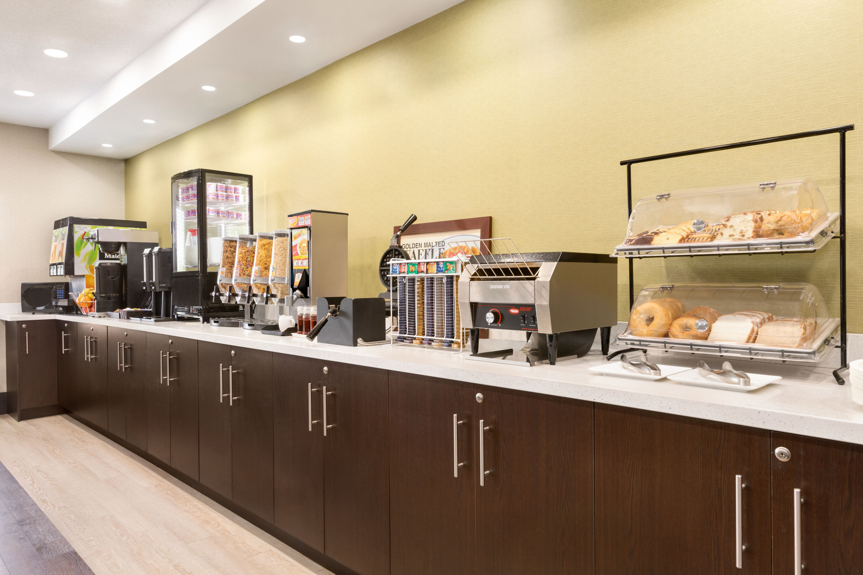 Super 8 by Wyndham Ajax/Toronto On restaurant in Ajax, Ontario