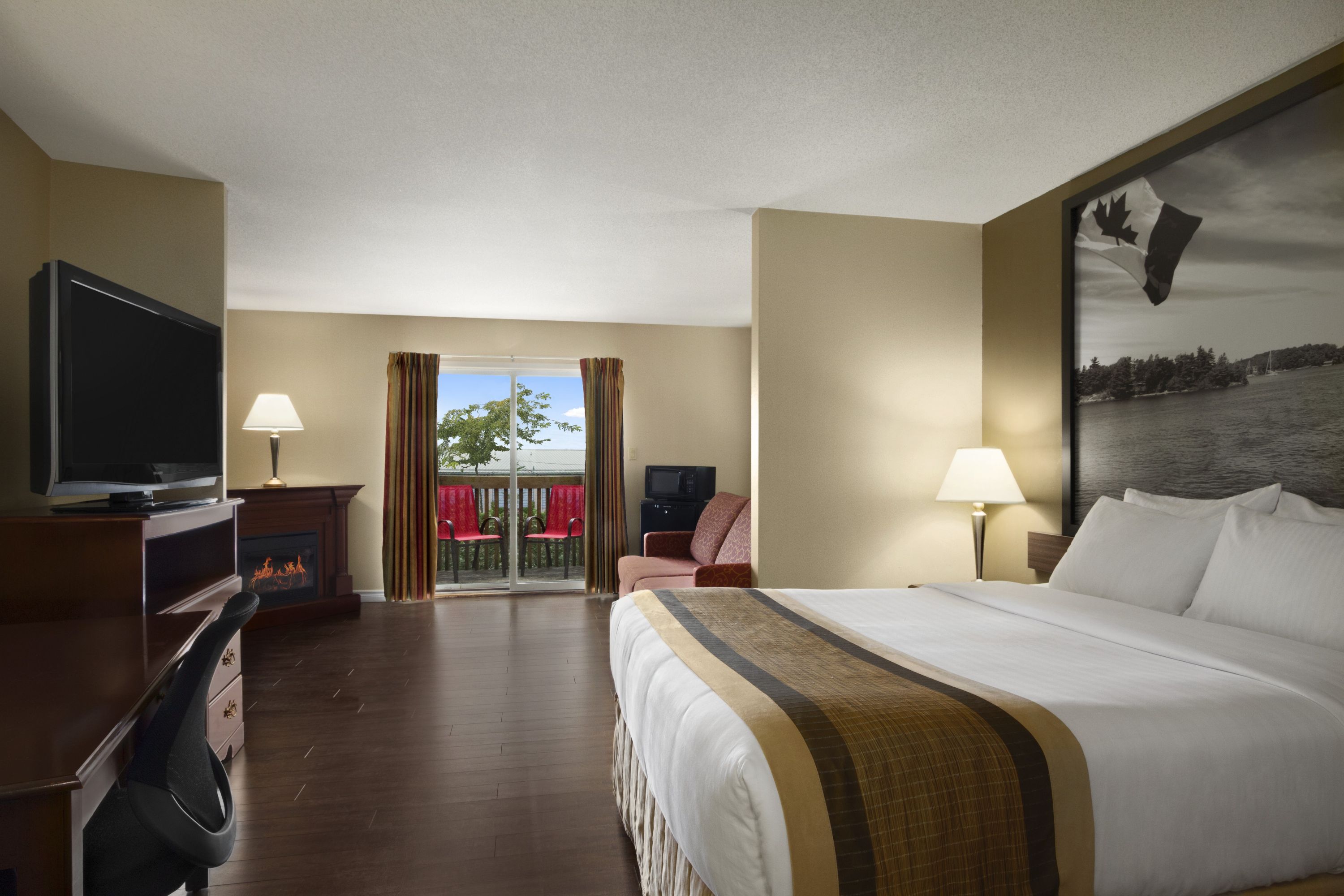 Super 8 by Wyndham Brockville suite in Brockville, Ontario