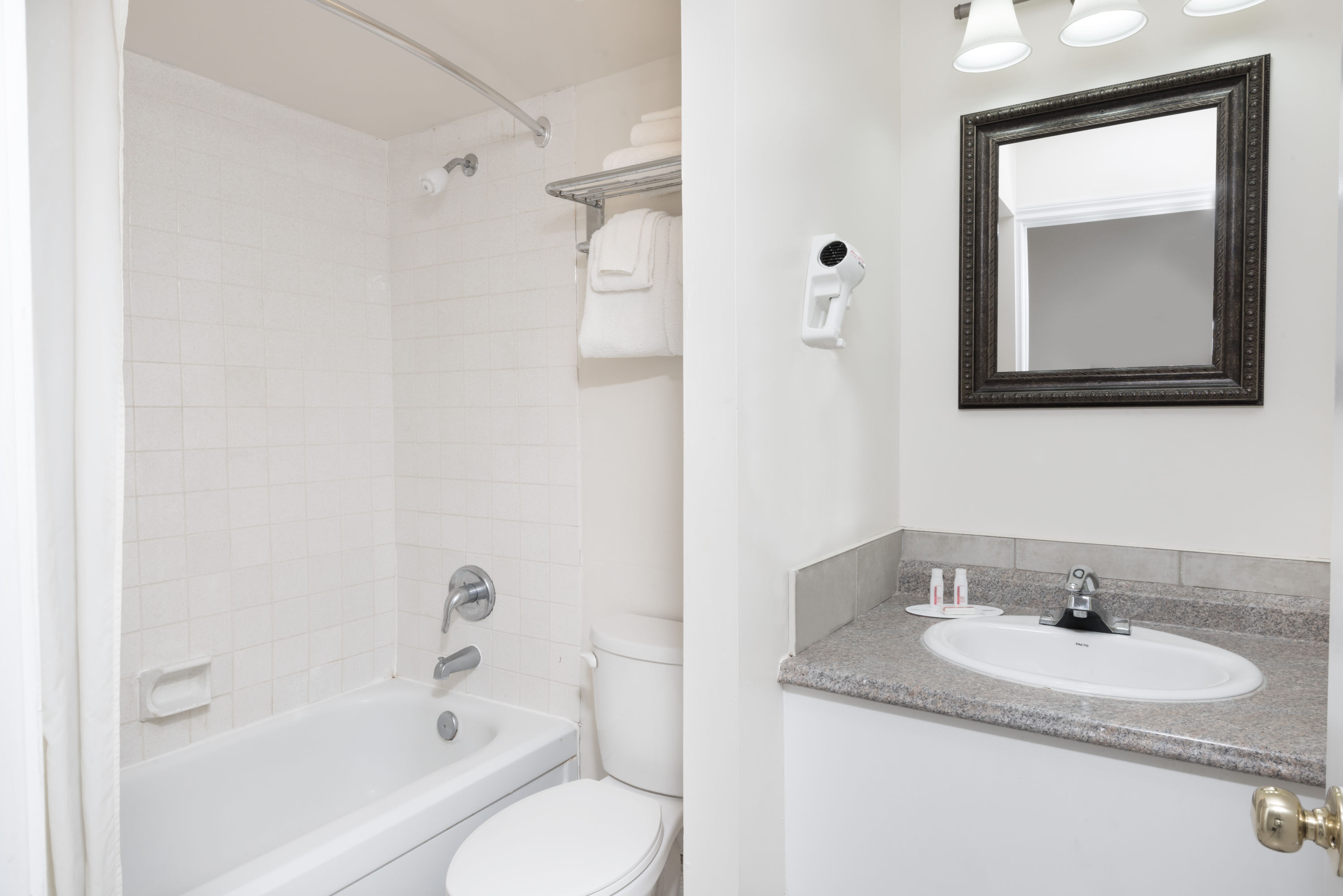 Super 8 By Wyndham Cambridge Kitchener Waterloo Area