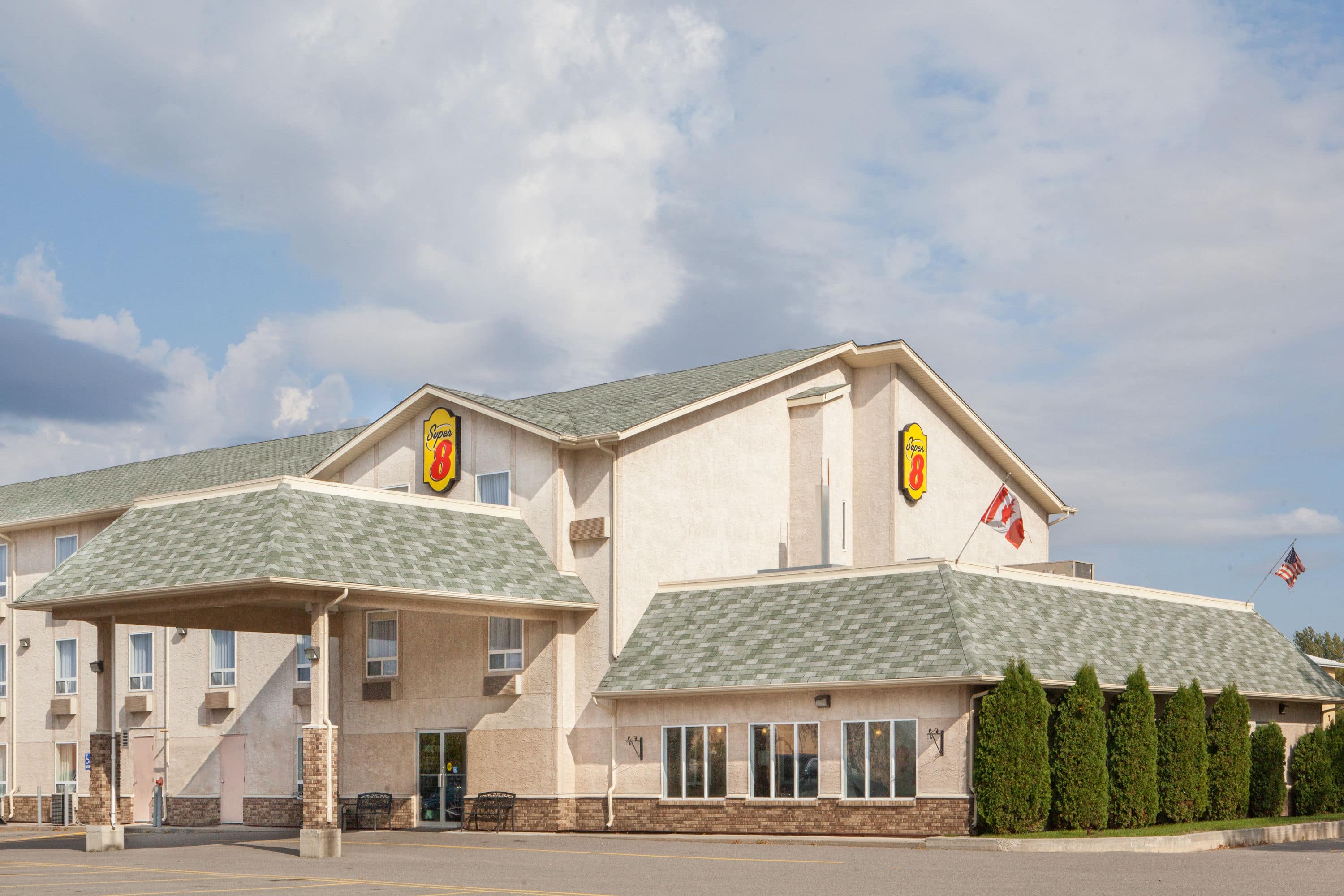 Super 8 by Wyndham Fort Frances Fort Frances, ON Hotels