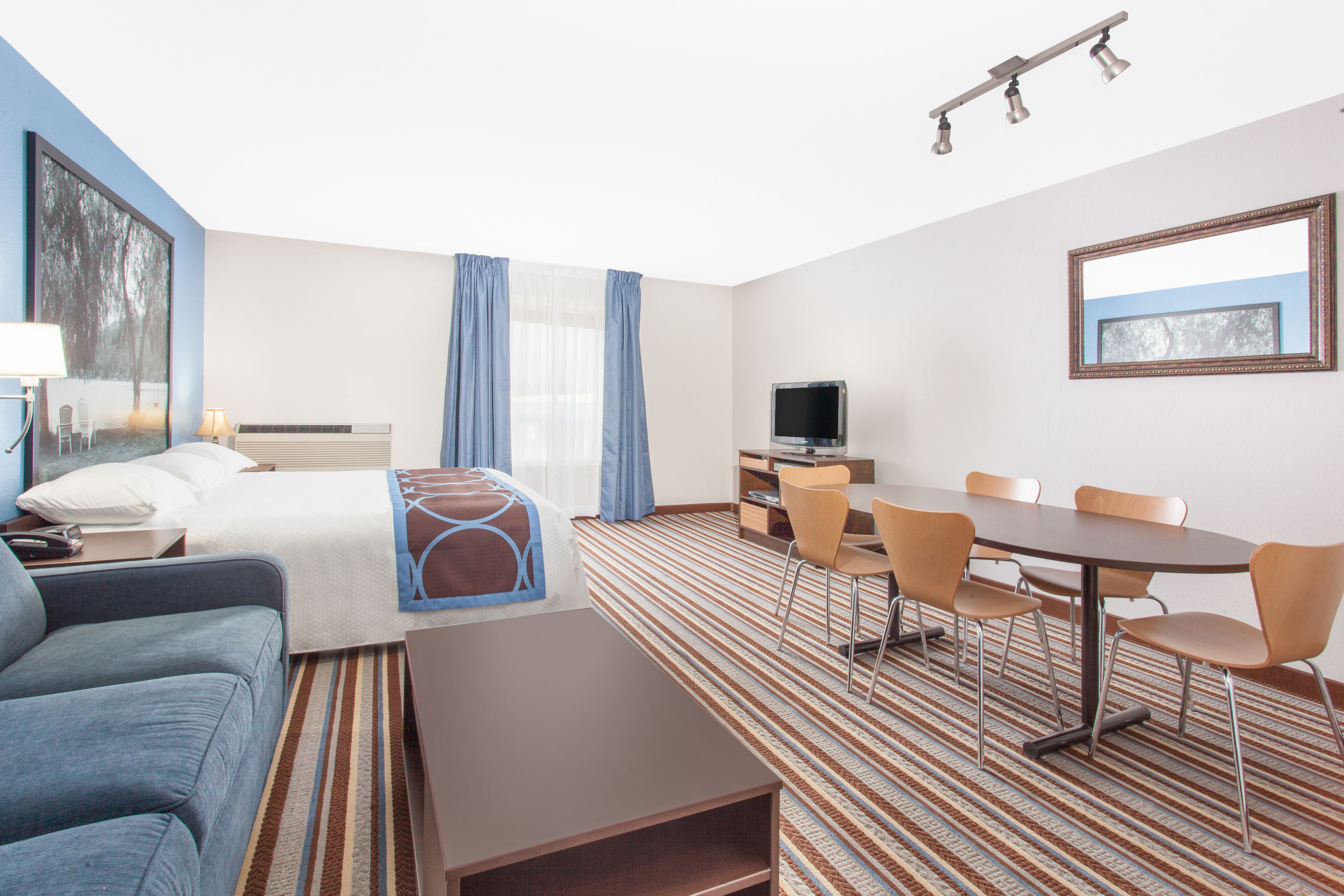 Guest room at the Super 8 by Wyndham Fort Frances in Fort Frances, Ontario