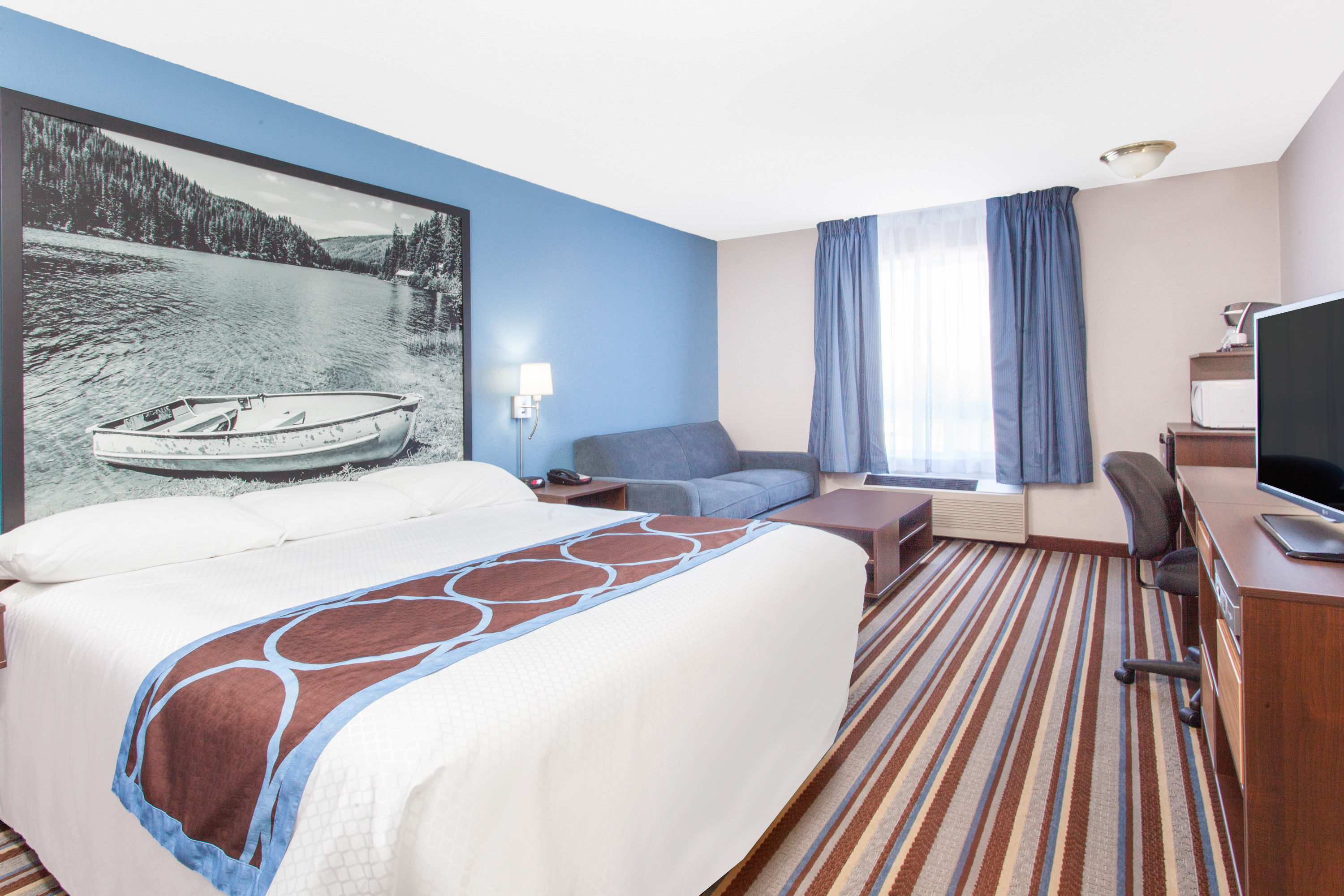 Guest room at the Super 8 by Wyndham Fort Frances in Fort Frances, Ontario