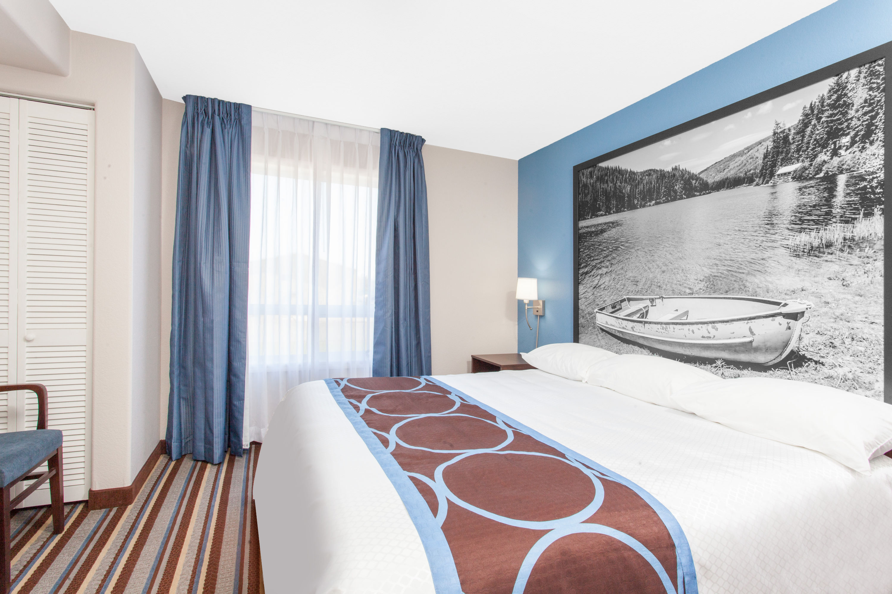 Guest room at the Super 8 by Wyndham Fort Frances in Fort Frances, Ontario