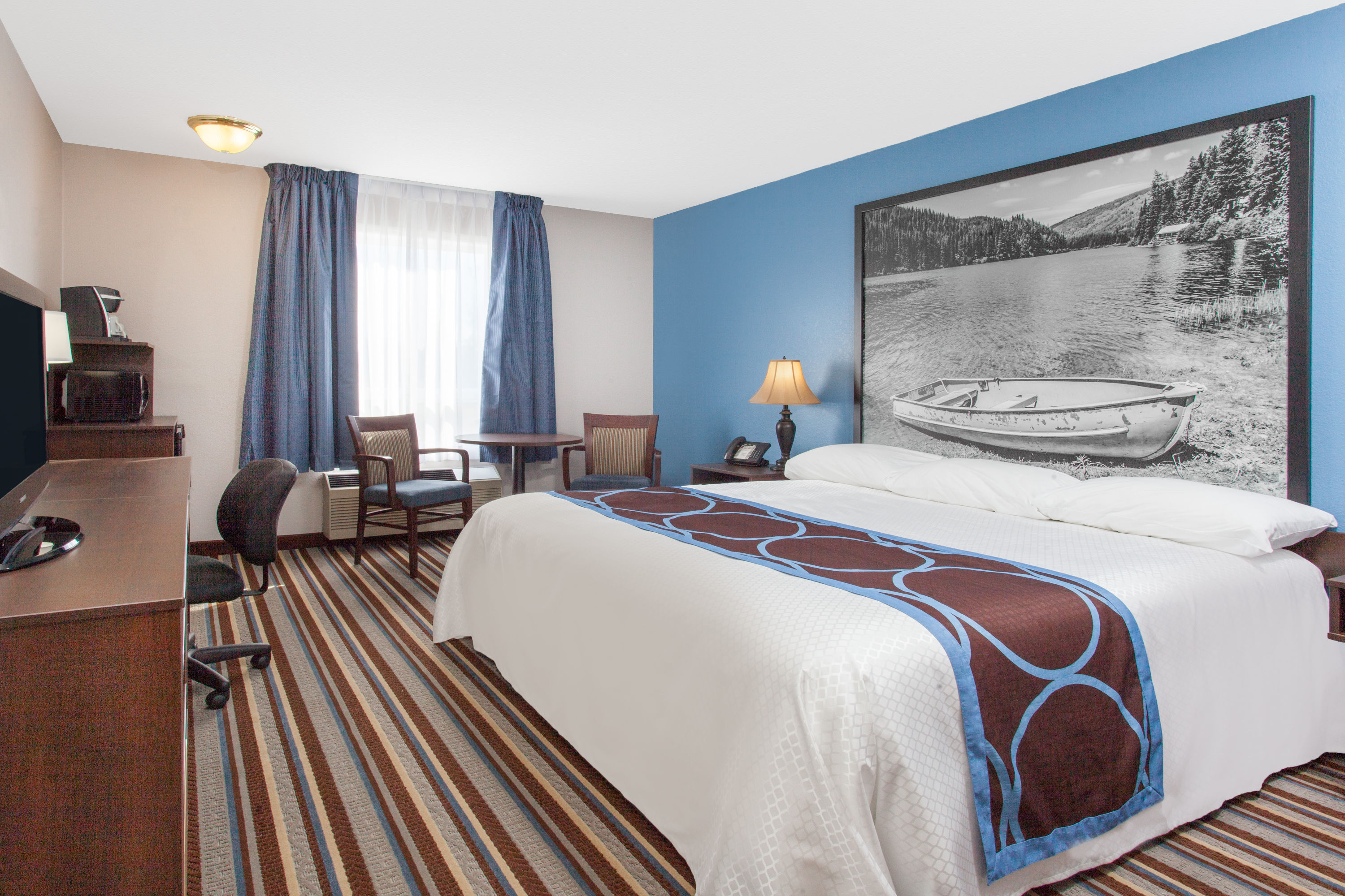 Guest room at the Super 8 by Wyndham Fort Frances in Fort Frances, Ontario