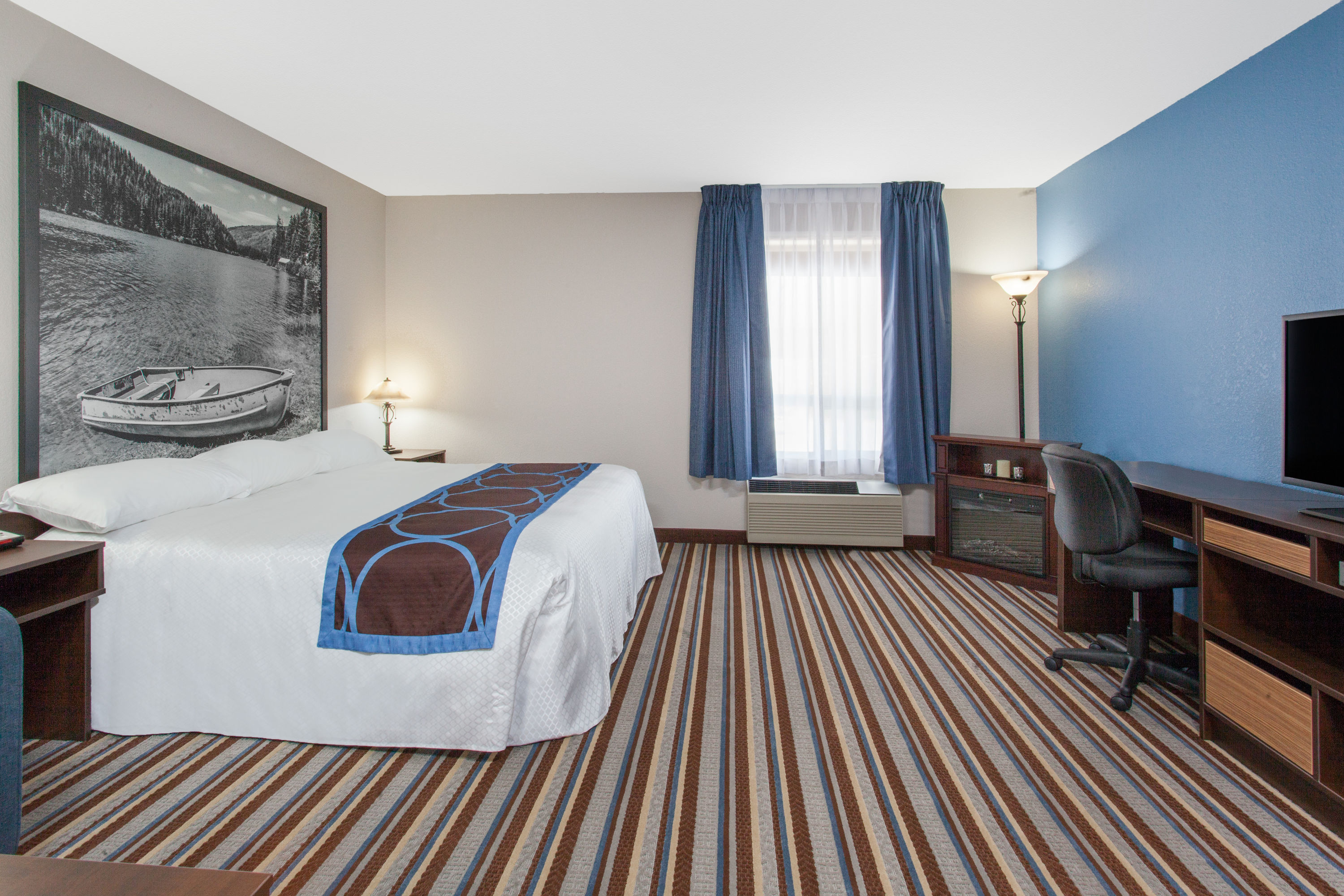 Guest room at the Super 8 by Wyndham Fort Frances in Fort Frances, Ontario