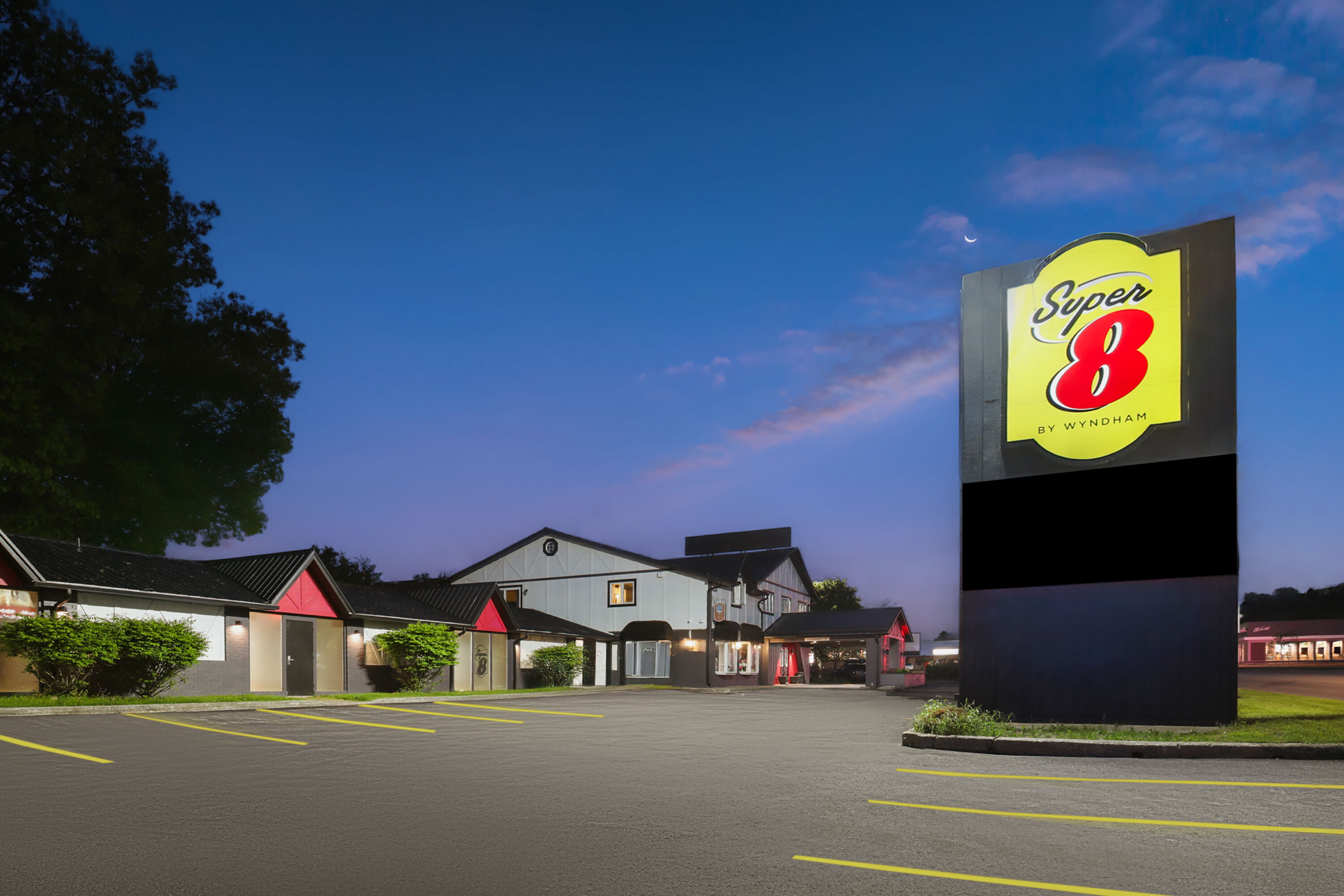 Exterior Dusk Image of Super 8 by Wyndham Gananoque/Country Squire Resort hotel in Gananoque, Ontario