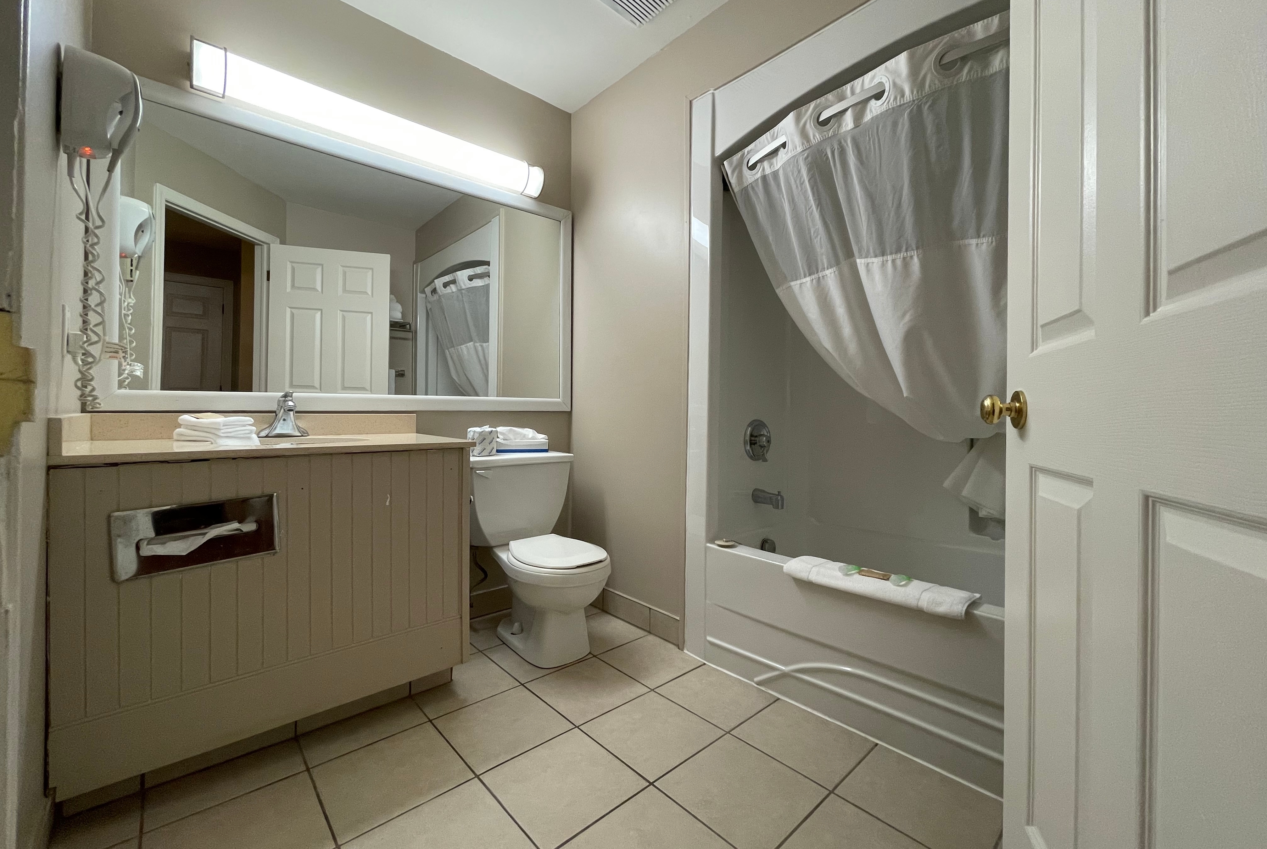 Guest room bath at the Super 8 by Wyndham Gananoque/Country Squire Resort in Gananoque, Ontario