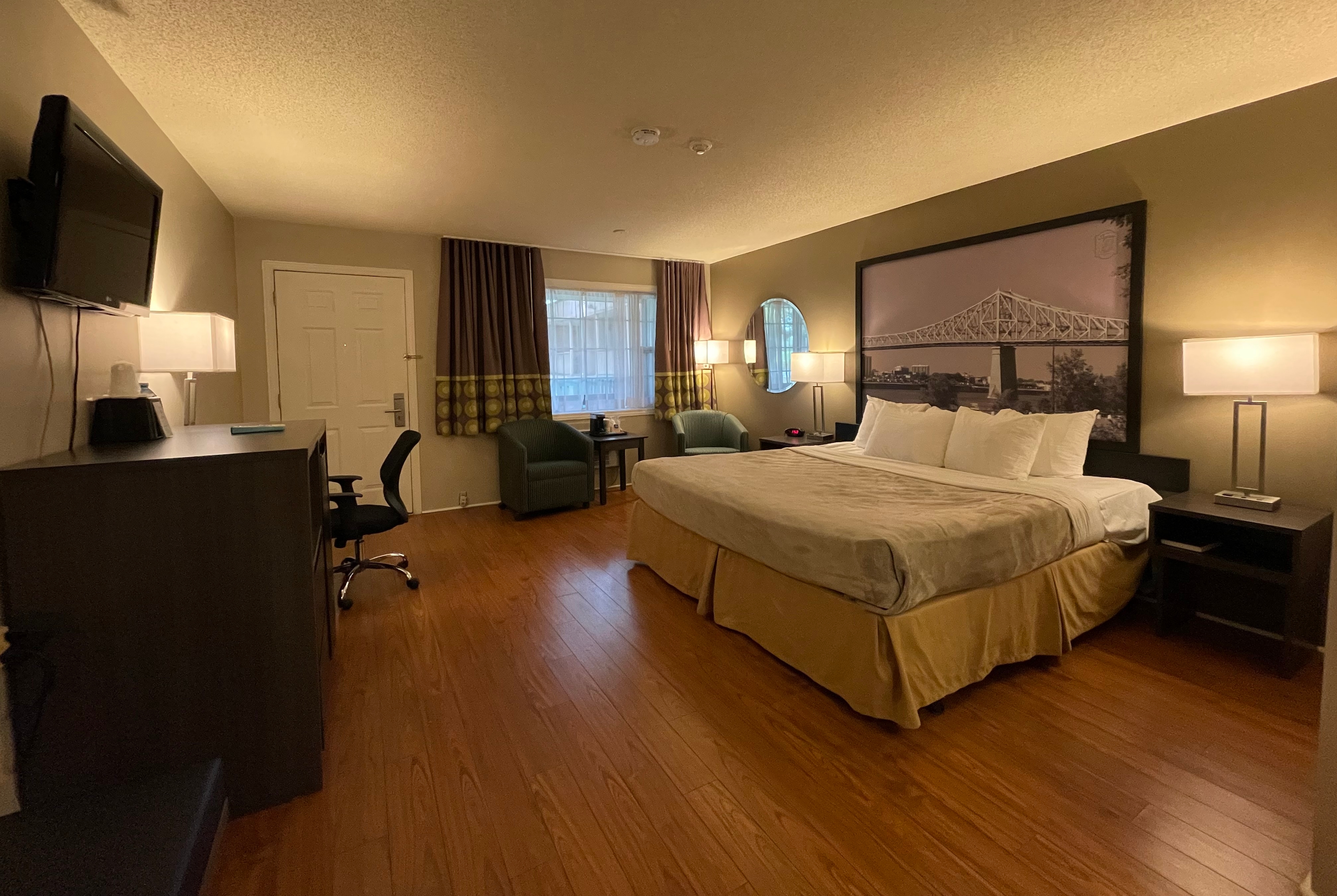 Guest room at the Super 8 by Wyndham Gananoque/Country Squire Resort in Gananoque, Ontario