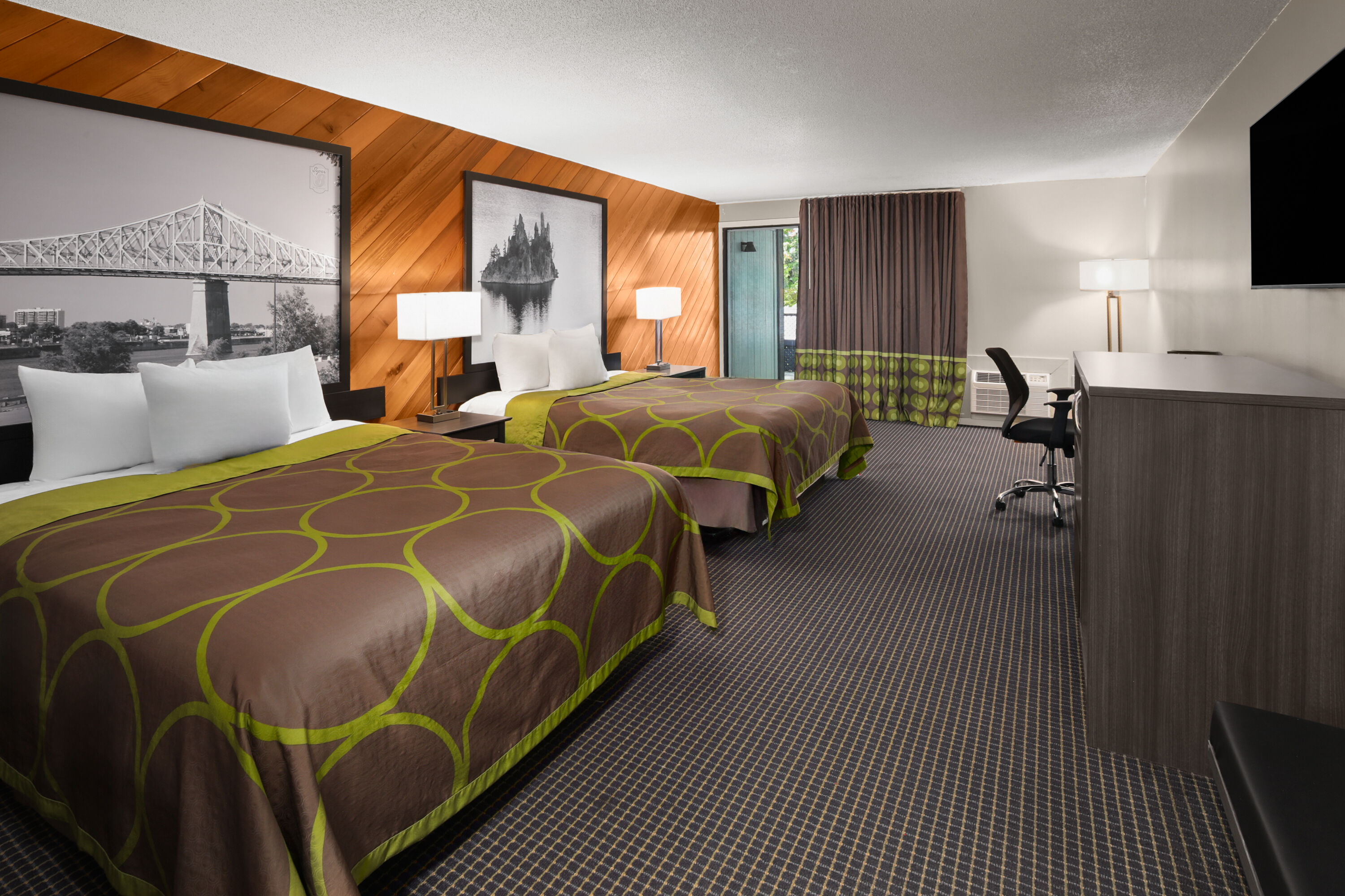 Guest room at the Super 8 by Wyndham Gananoque/Country Squire Resort in Gananoque, Ontario