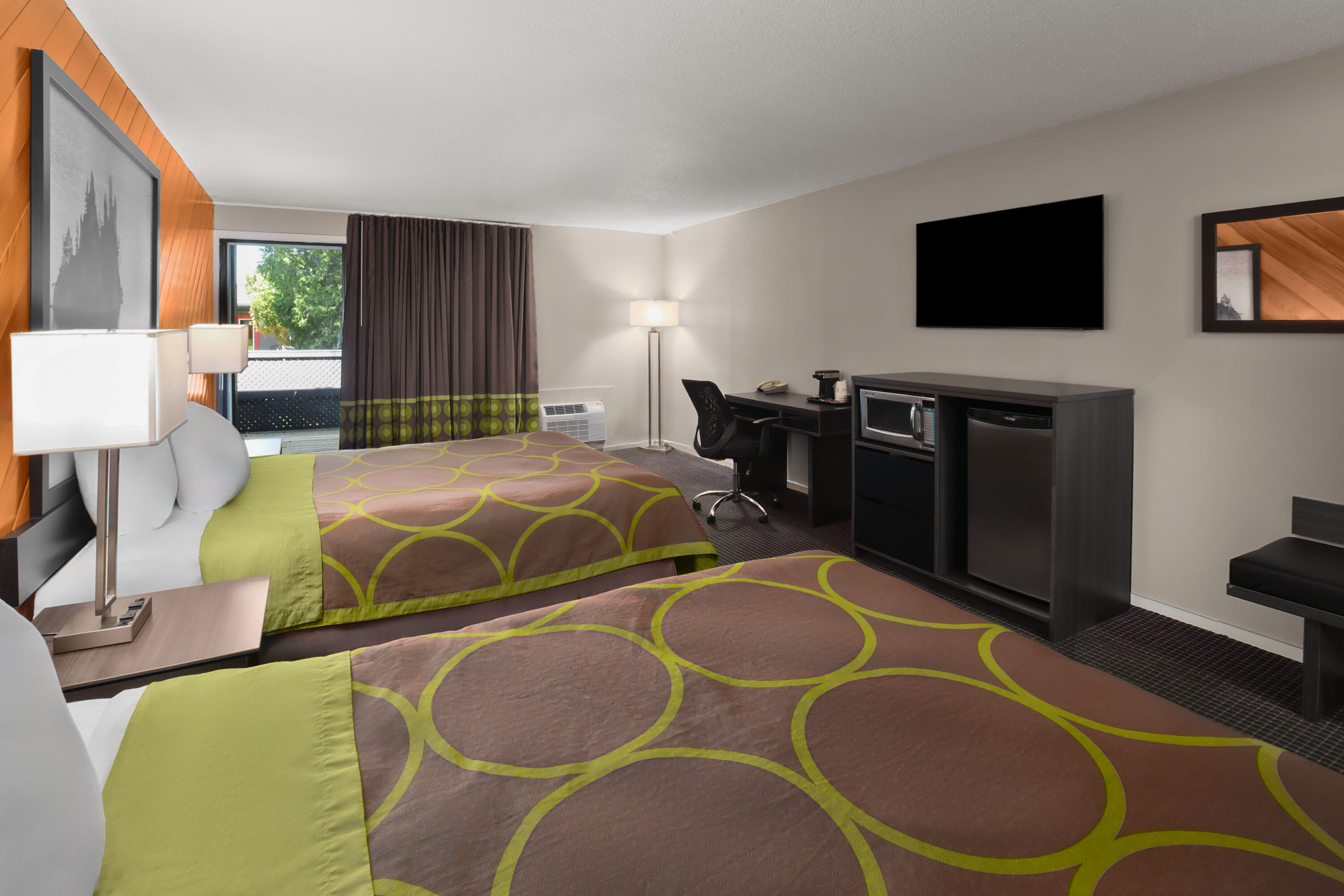 Guest room at the Super 8 by Wyndham Gananoque/Country Squire Resort in Gananoque, Ontario