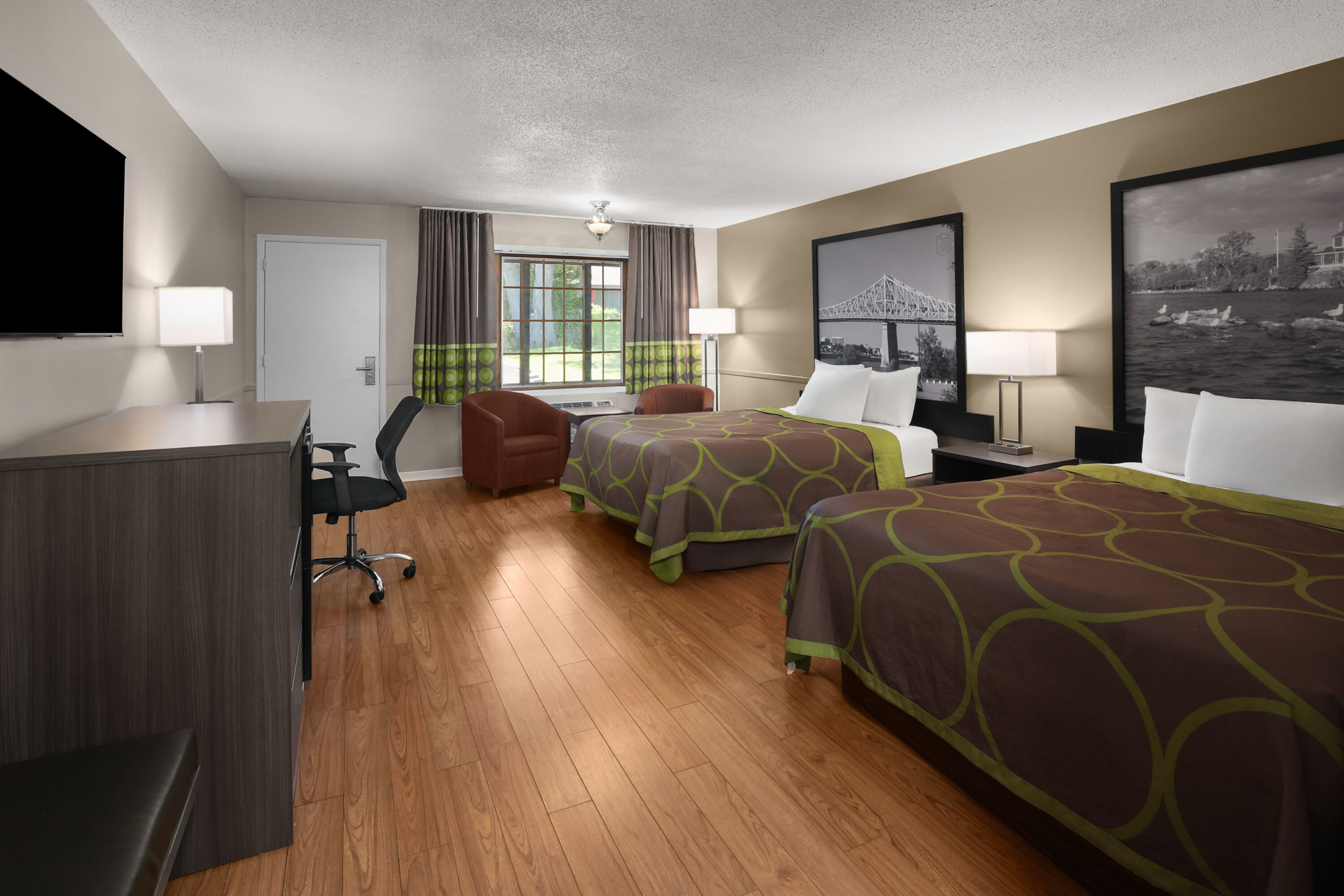 Guest room at the Super 8 by Wyndham Gananoque/Country Squire Resort in Gananoque, Ontario