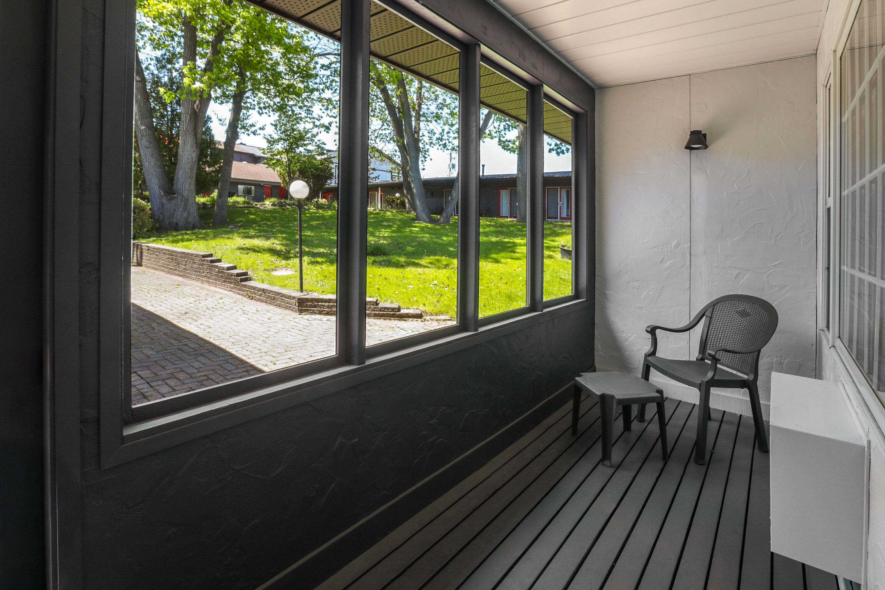 Guest room at the Super 8 by Wyndham Gananoque/Country Squire Resort in Gananoque, Ontario
