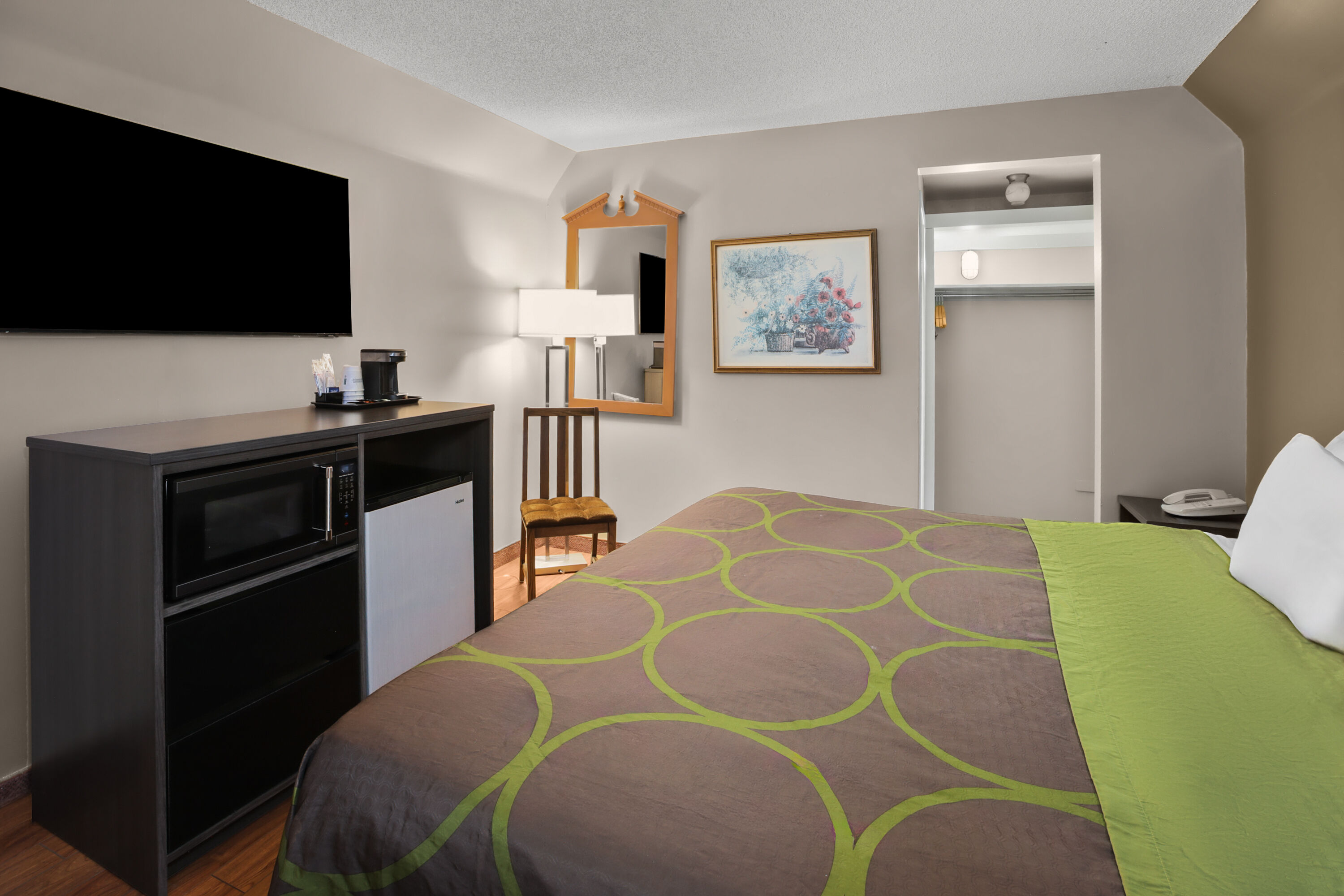 Guest room at the Super 8 by Wyndham Gananoque/Country Squire Resort in Gananoque, Ontario