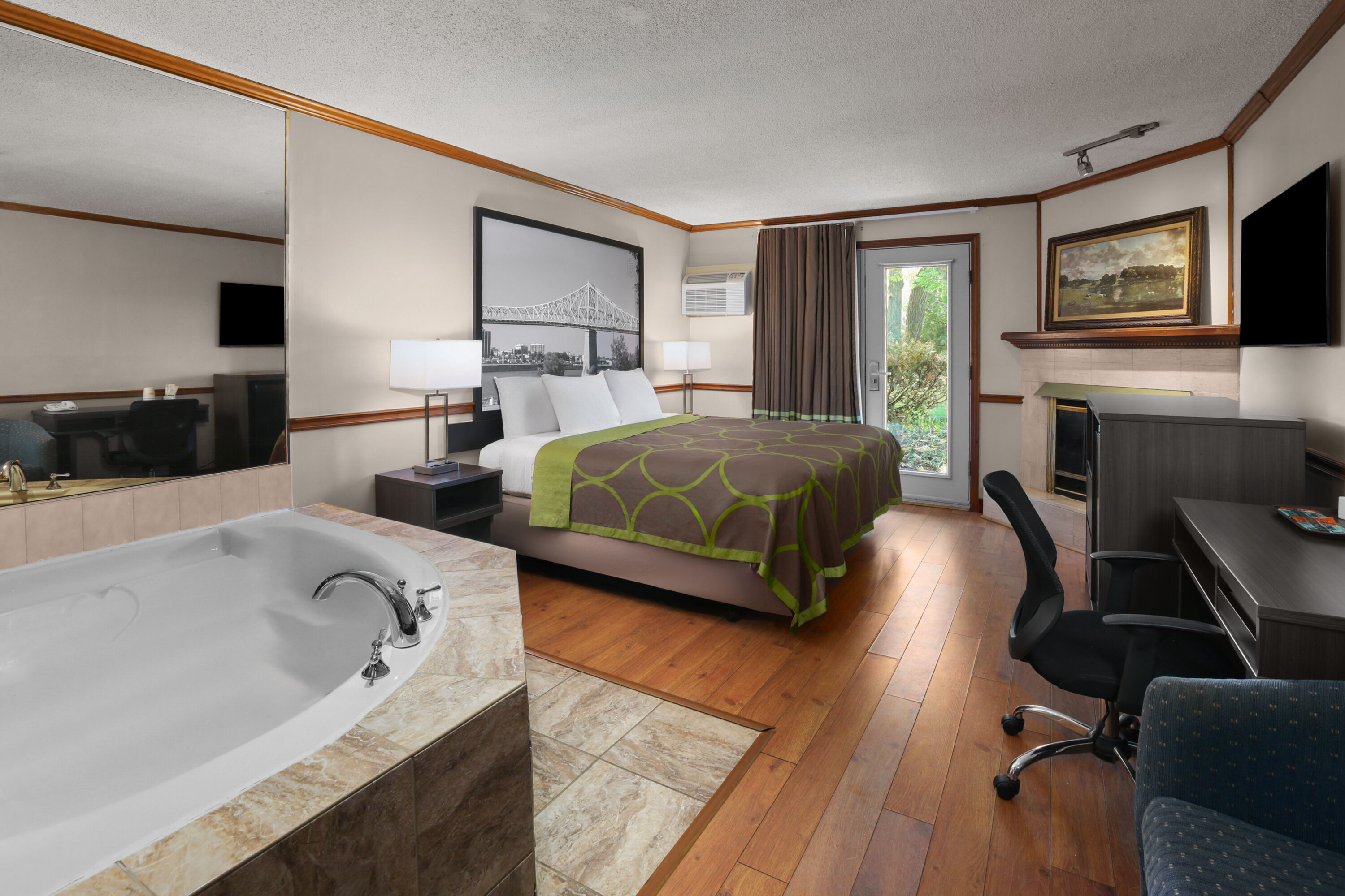 Super 8 by Wyndham Gananoque/Country Squire Resort suite in Gananoque, Ontario