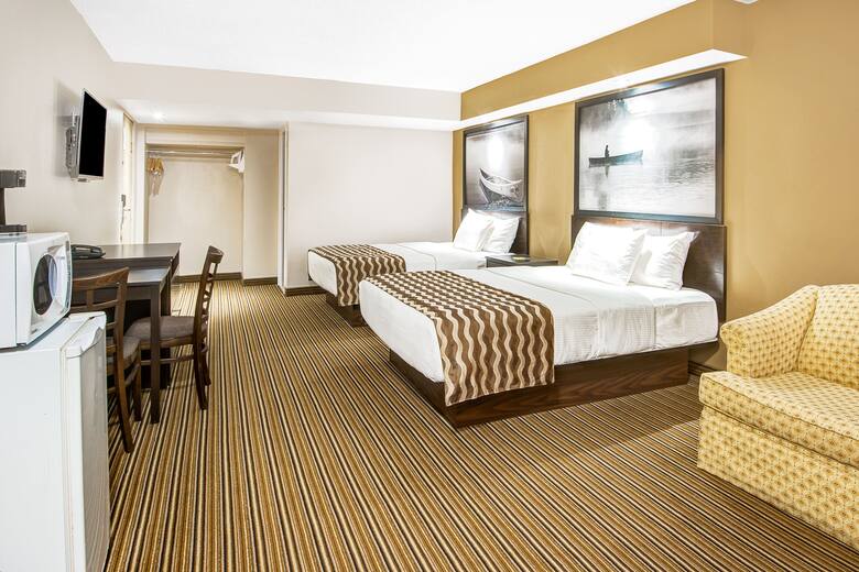 Guest room at the Super 8 Huntsville in Huntsville, Ontario