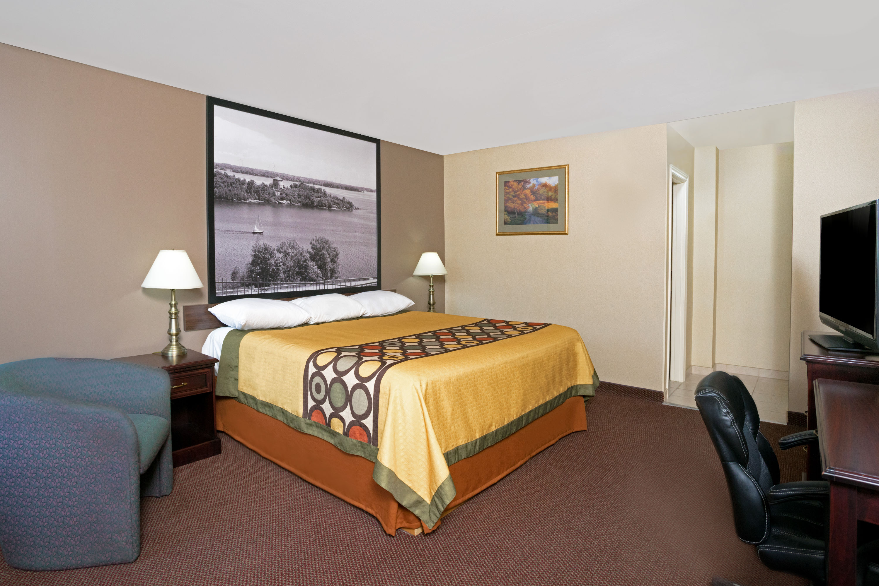 Guest room at the Super 8 by Wyndham Kingston in Kingston, Ontario