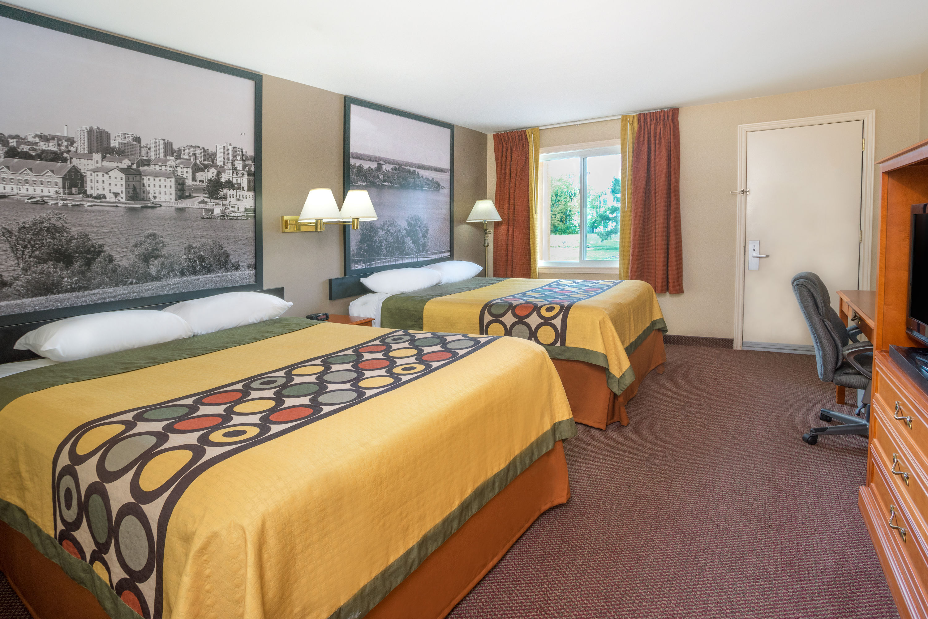 Guest room at the Super 8 by Wyndham Kingston in Kingston, Ontario