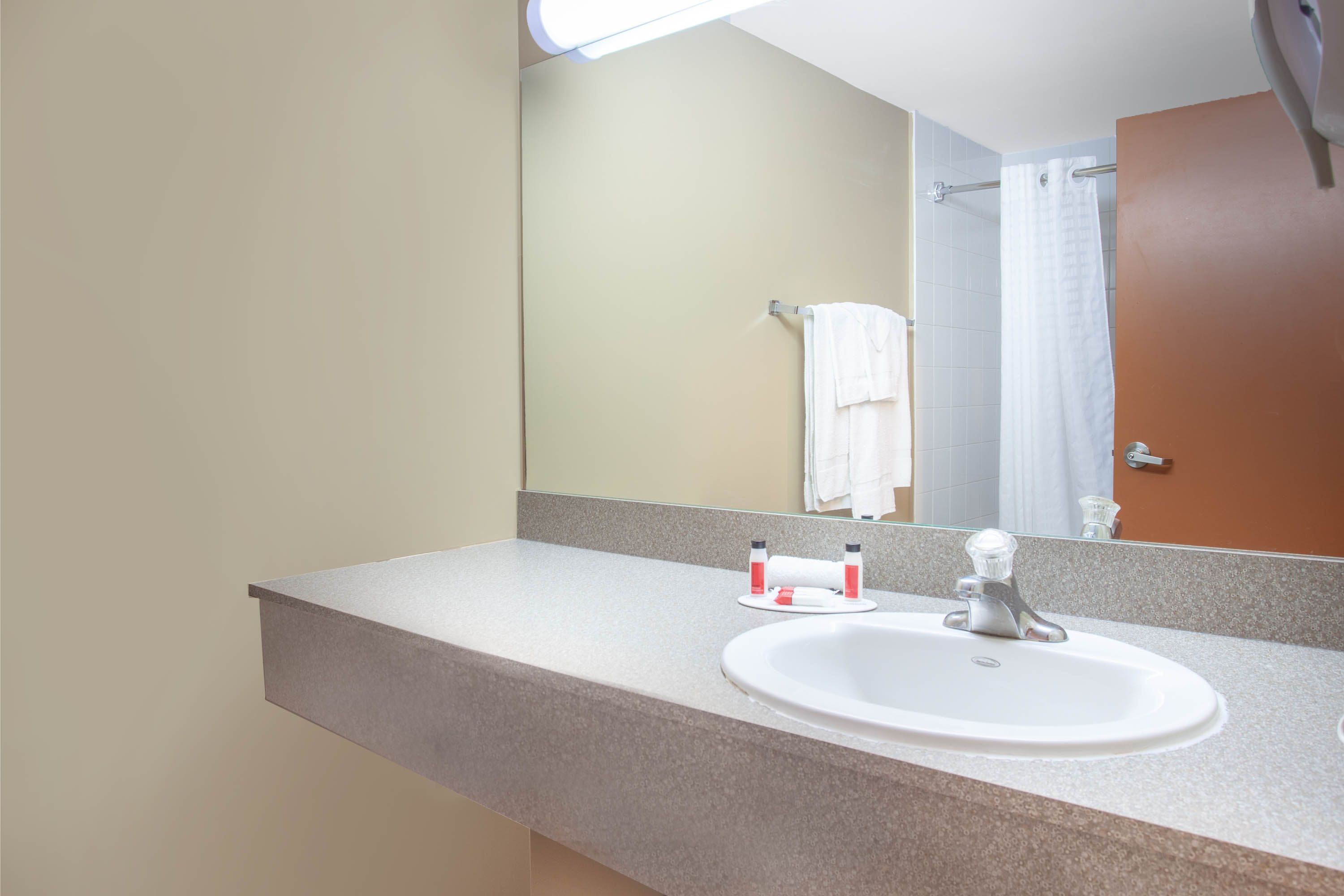 Guest room bath at the Super 8 by Wyndham Midland in Midland, Ontario