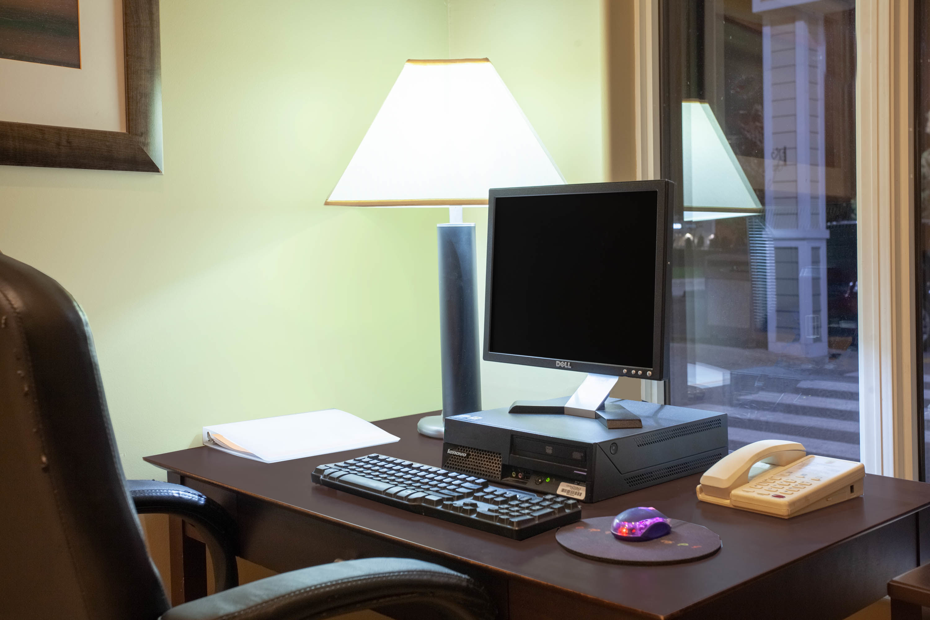 Super 8 by Wyndham Midland business center in Midland, Ontario