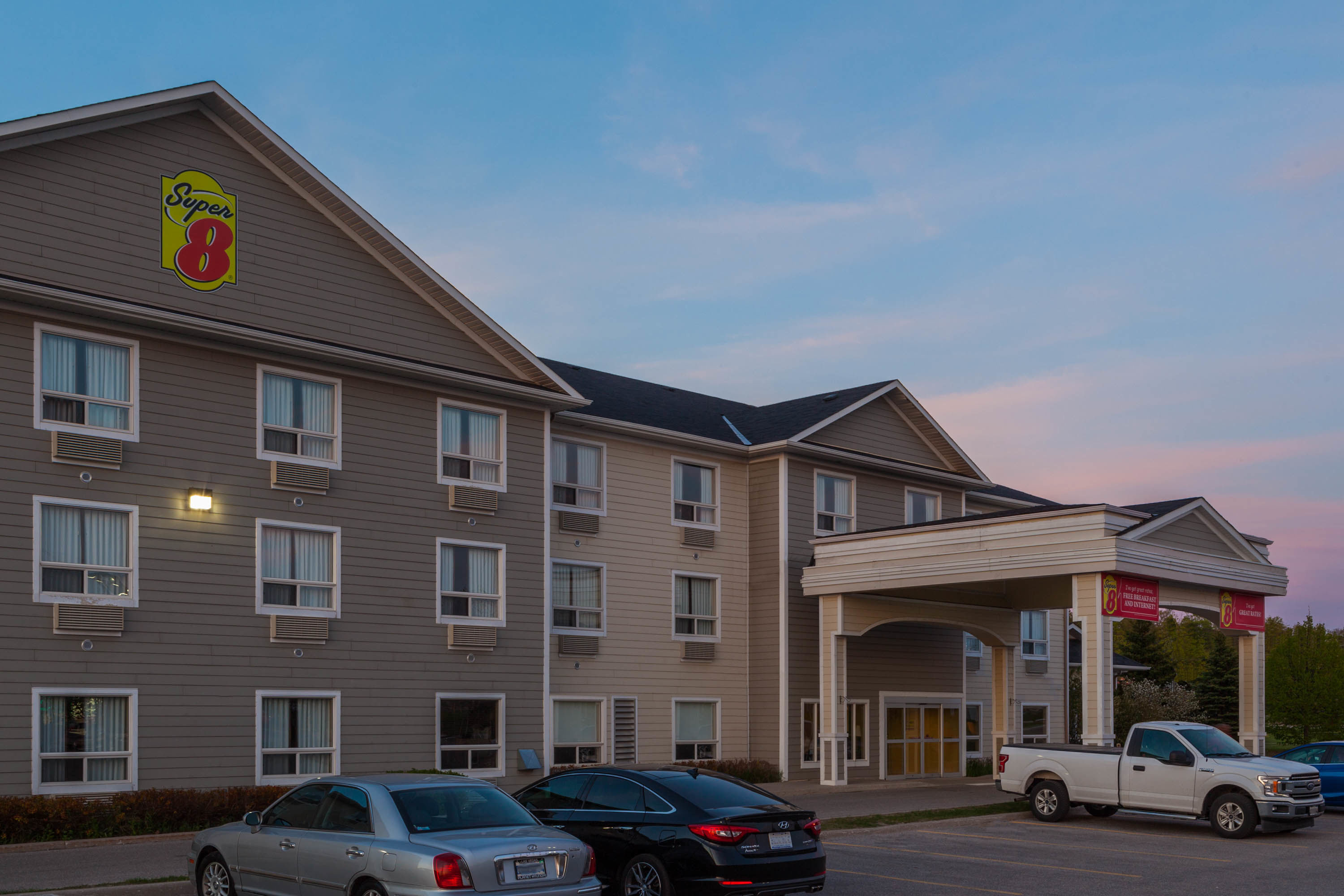 Exterior Dusk Image of Super 8 by Wyndham Midland hotel in Midland, Ontario