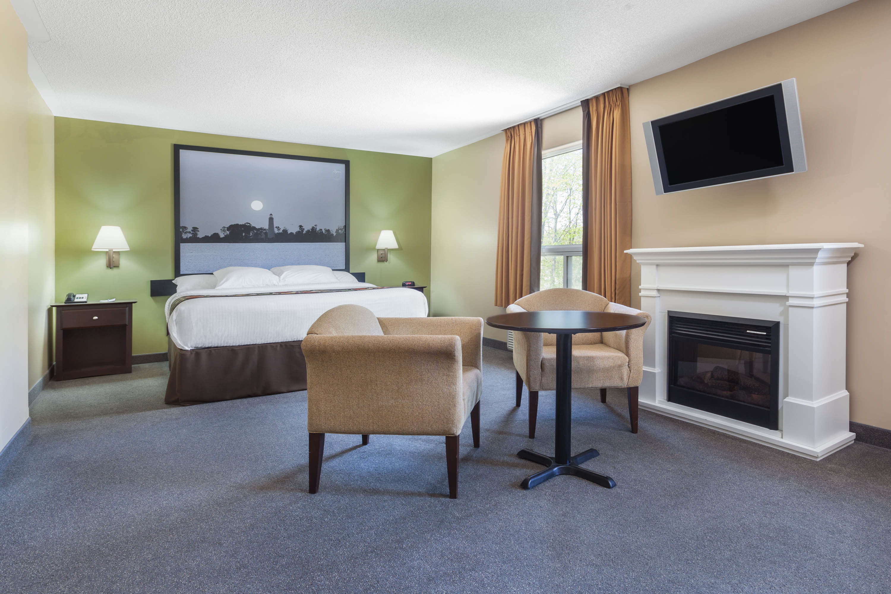 Super 8 by Wyndham Midland suite in Midland, Ontario