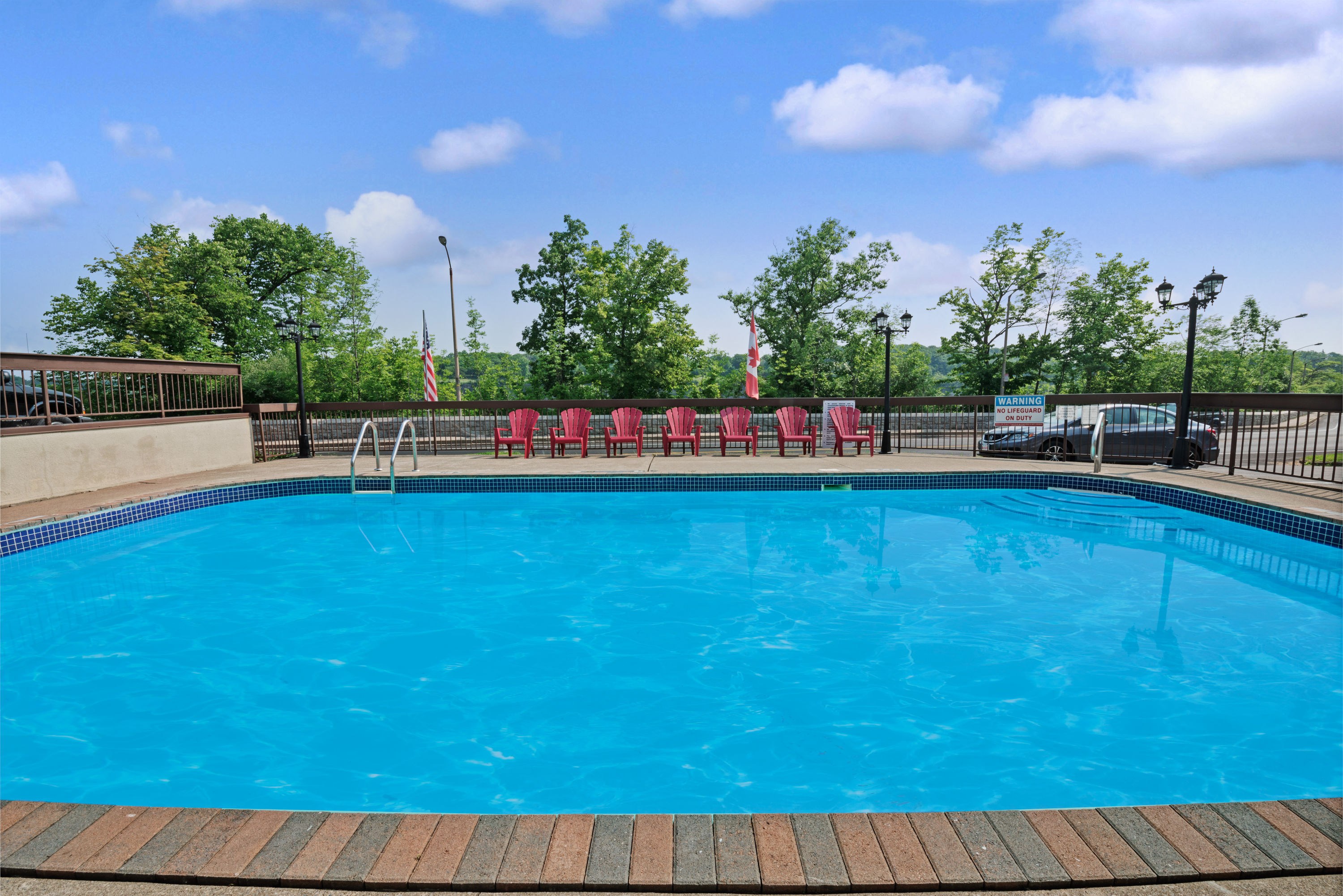 Super 8 by Wyndham, Niagara Falls North | Niagara Falls, ON Hotels