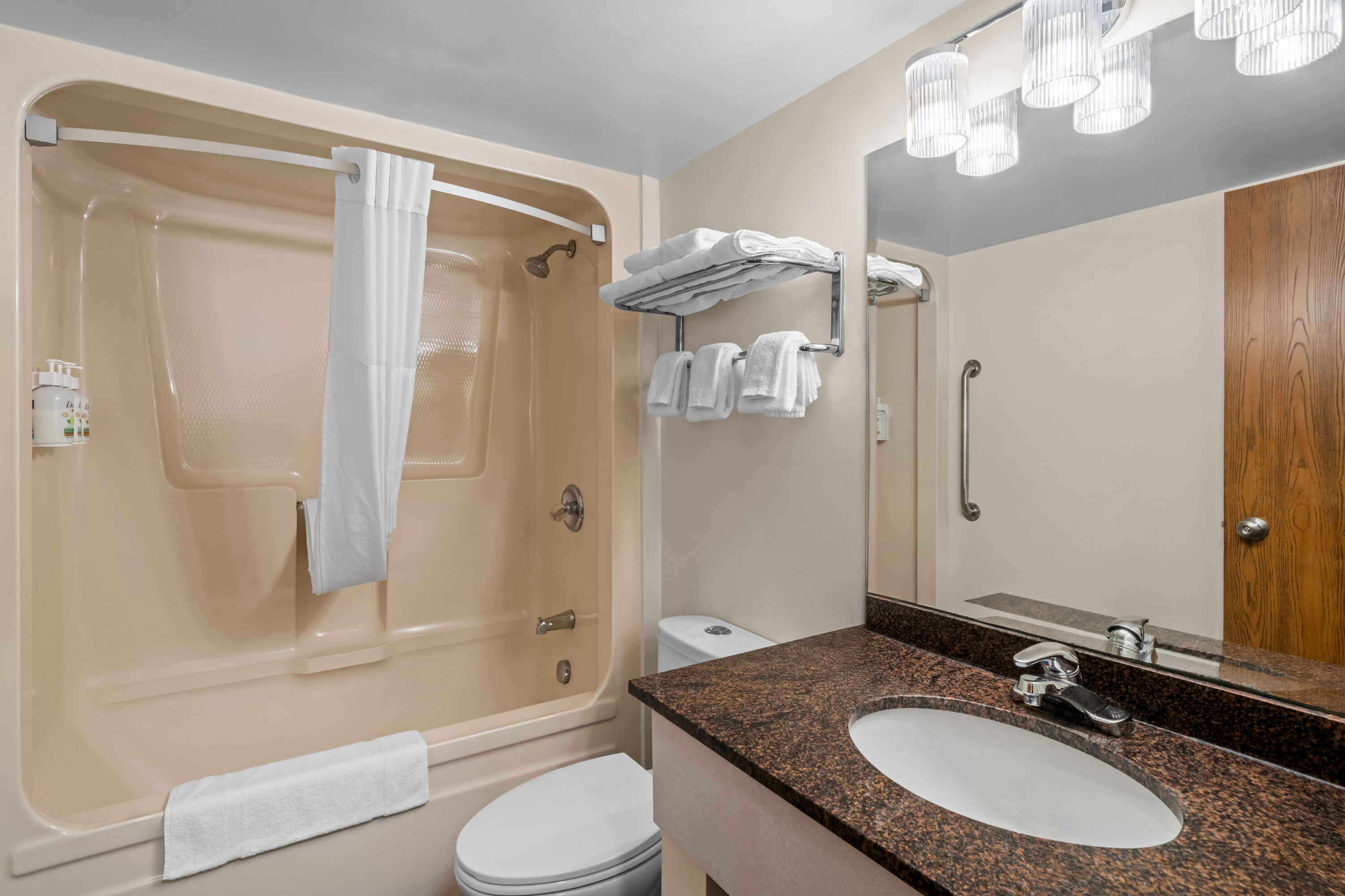 Guest room bath at the Super 8 by Wyndham North Bay in North Bay, Ontario
