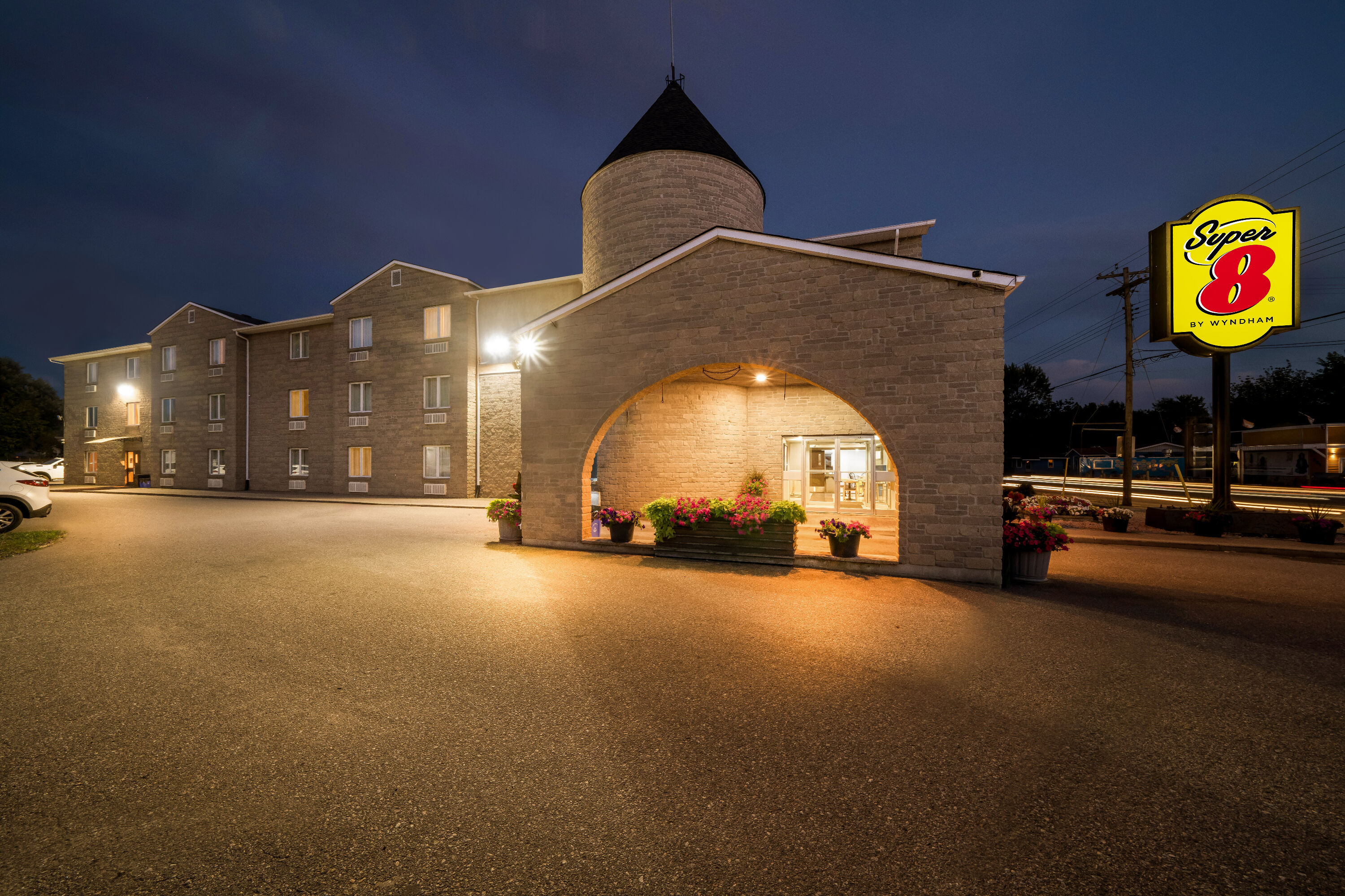 Exterior Night Image of Super 8 by Wyndham North Bay hotel in North Bay, Ontario