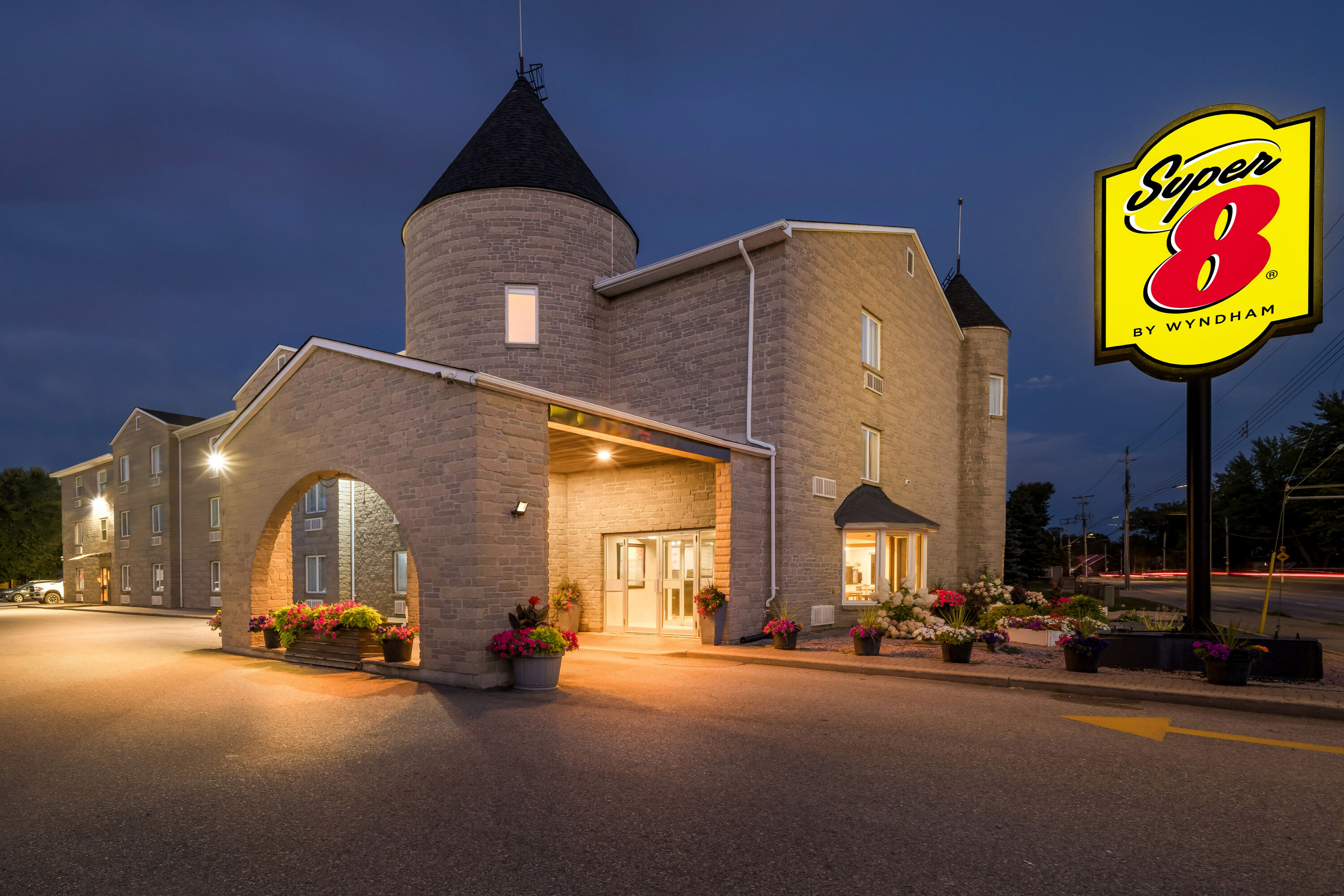 Exterior Night Image of Super 8 by Wyndham North Bay hotel in North Bay, Ontario