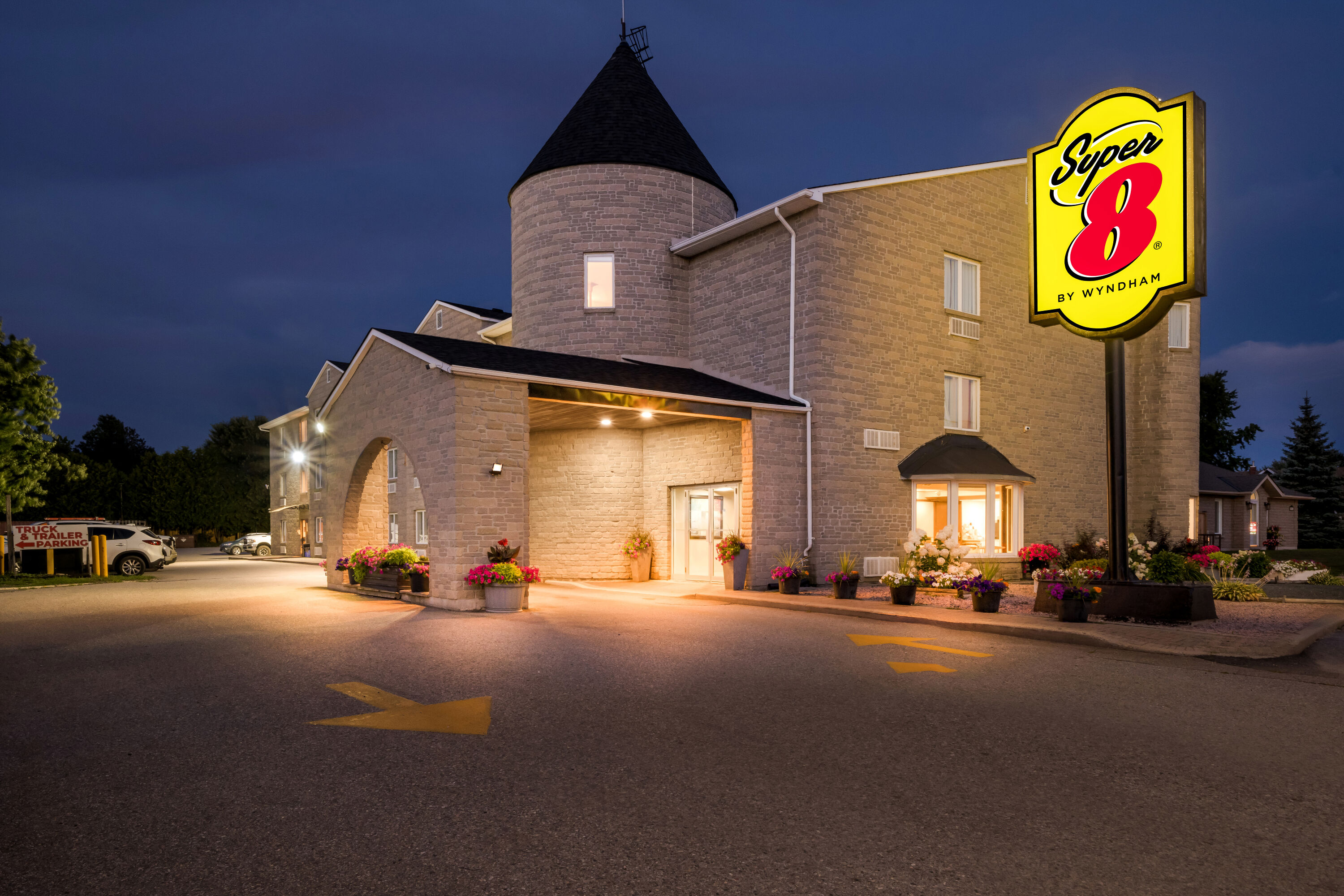 Exterior Night Image of Super 8 by Wyndham North Bay hotel in North Bay, Ontario