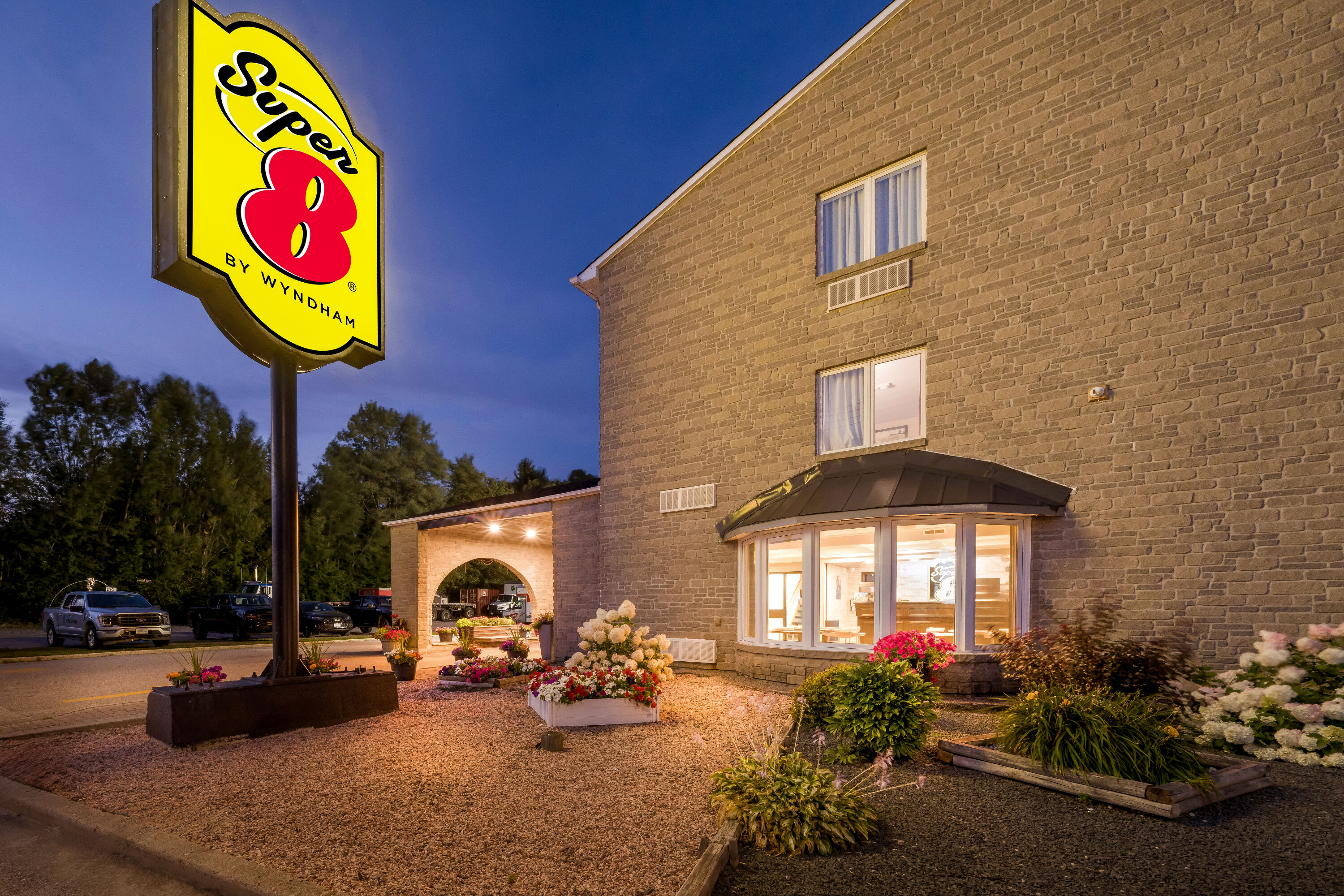 Exterior Night Image of Super 8 by Wyndham North Bay hotel in North Bay, Ontario