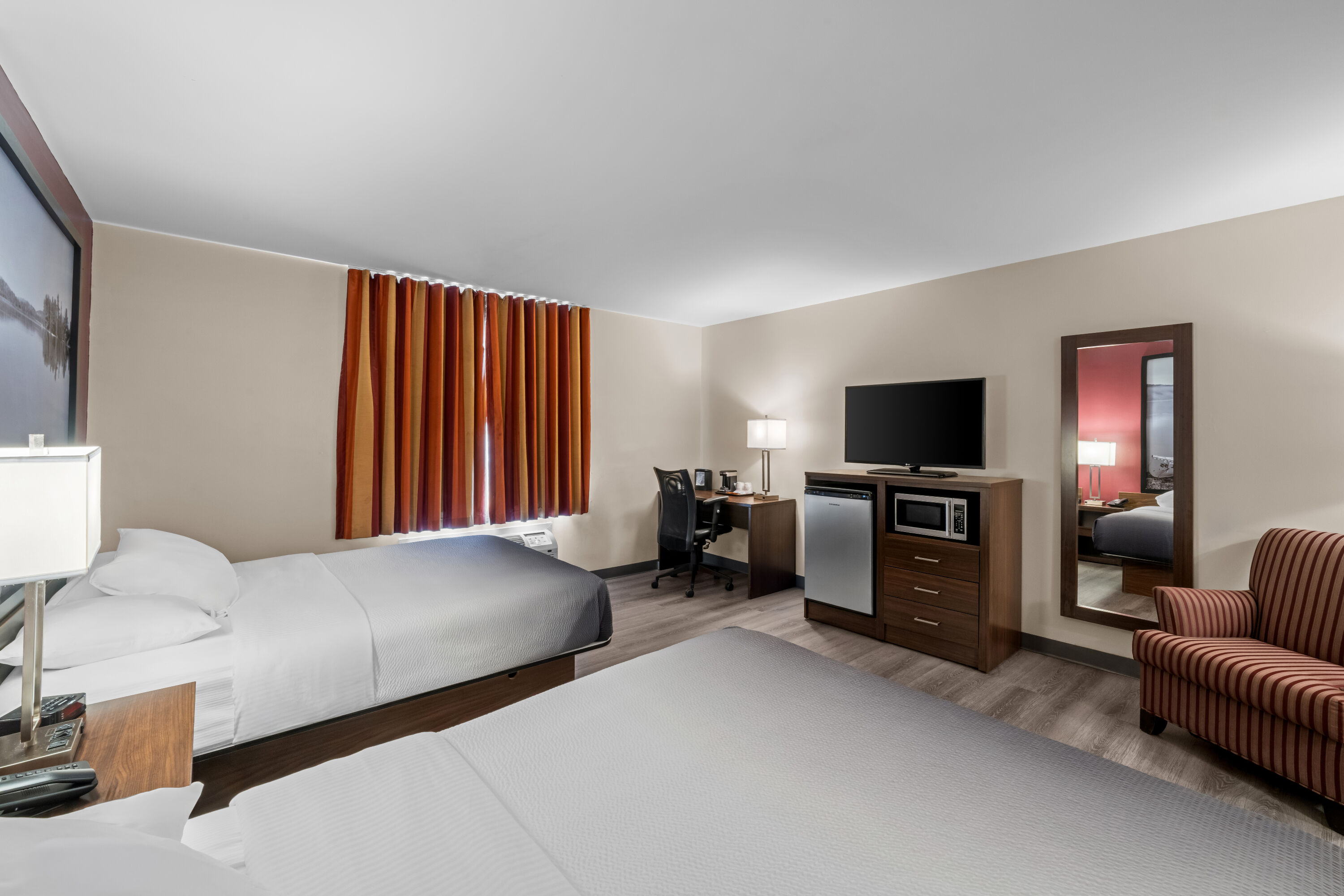 Double bed guest room at the Super 8 by Wyndham North Bay in North Bay, Ontario