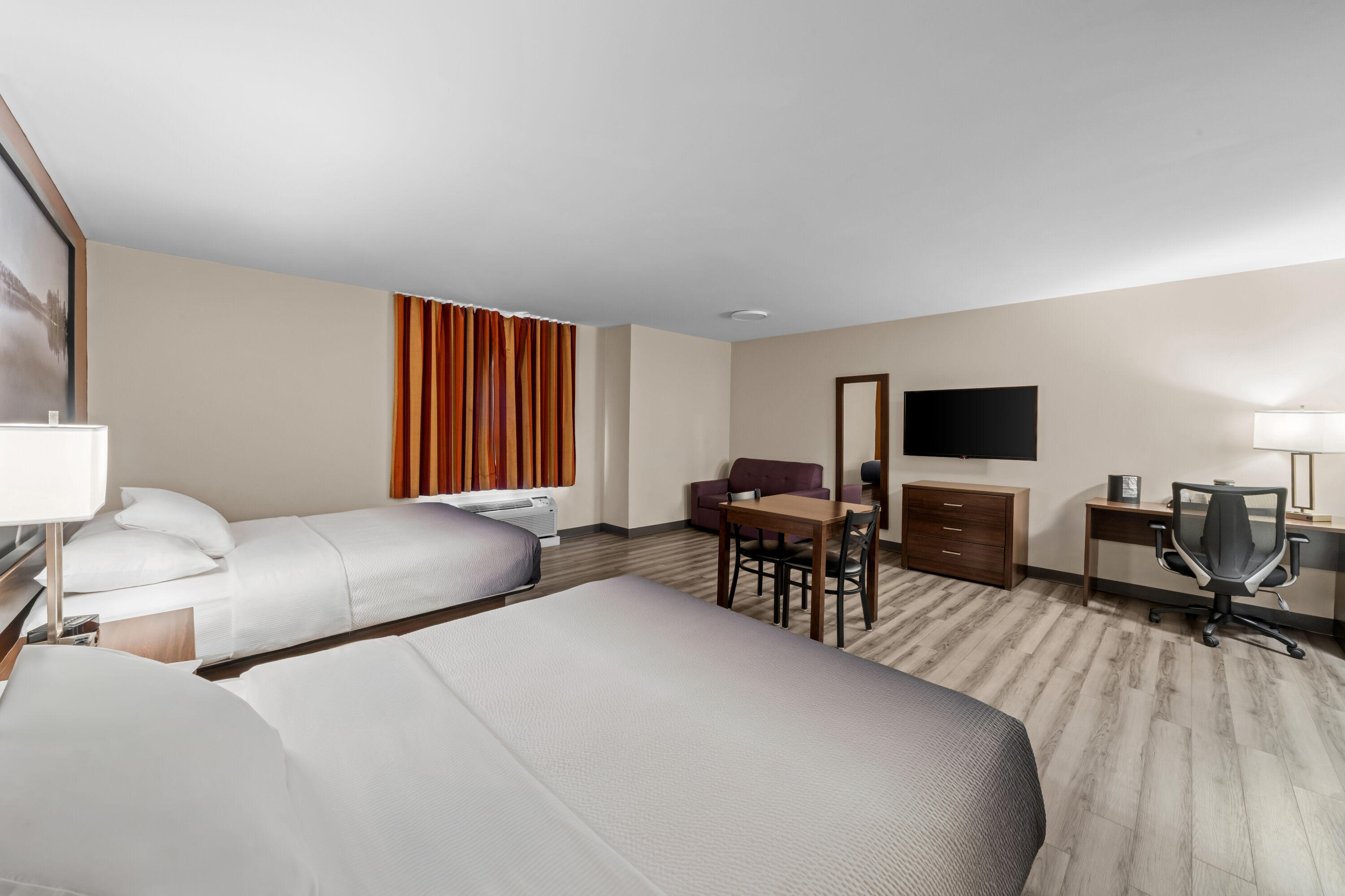 Super 8 by Wyndham North Bay suite in North Bay, Ontario