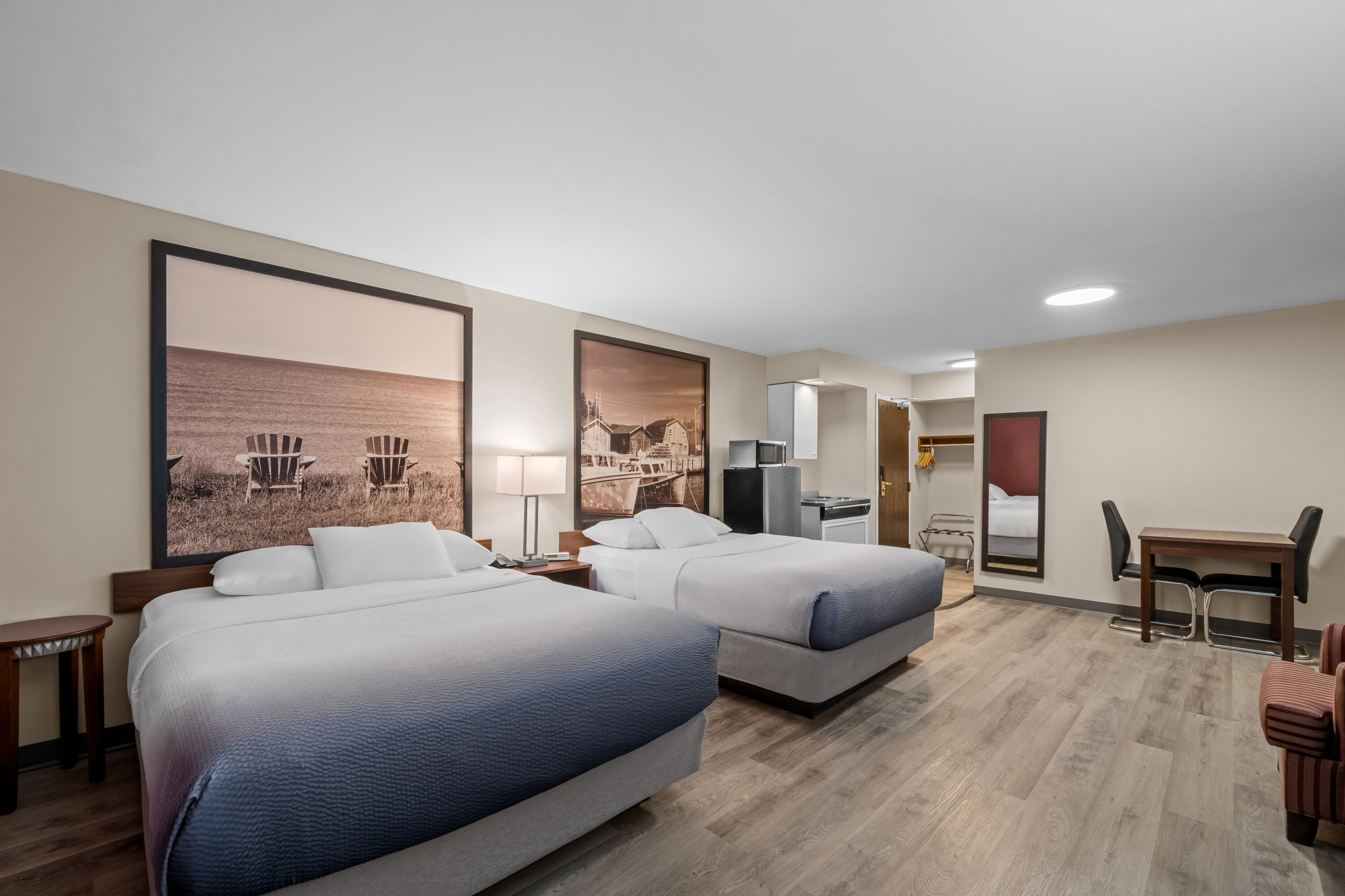 Super 8 by Wyndham North Bay suite in North Bay, Ontario