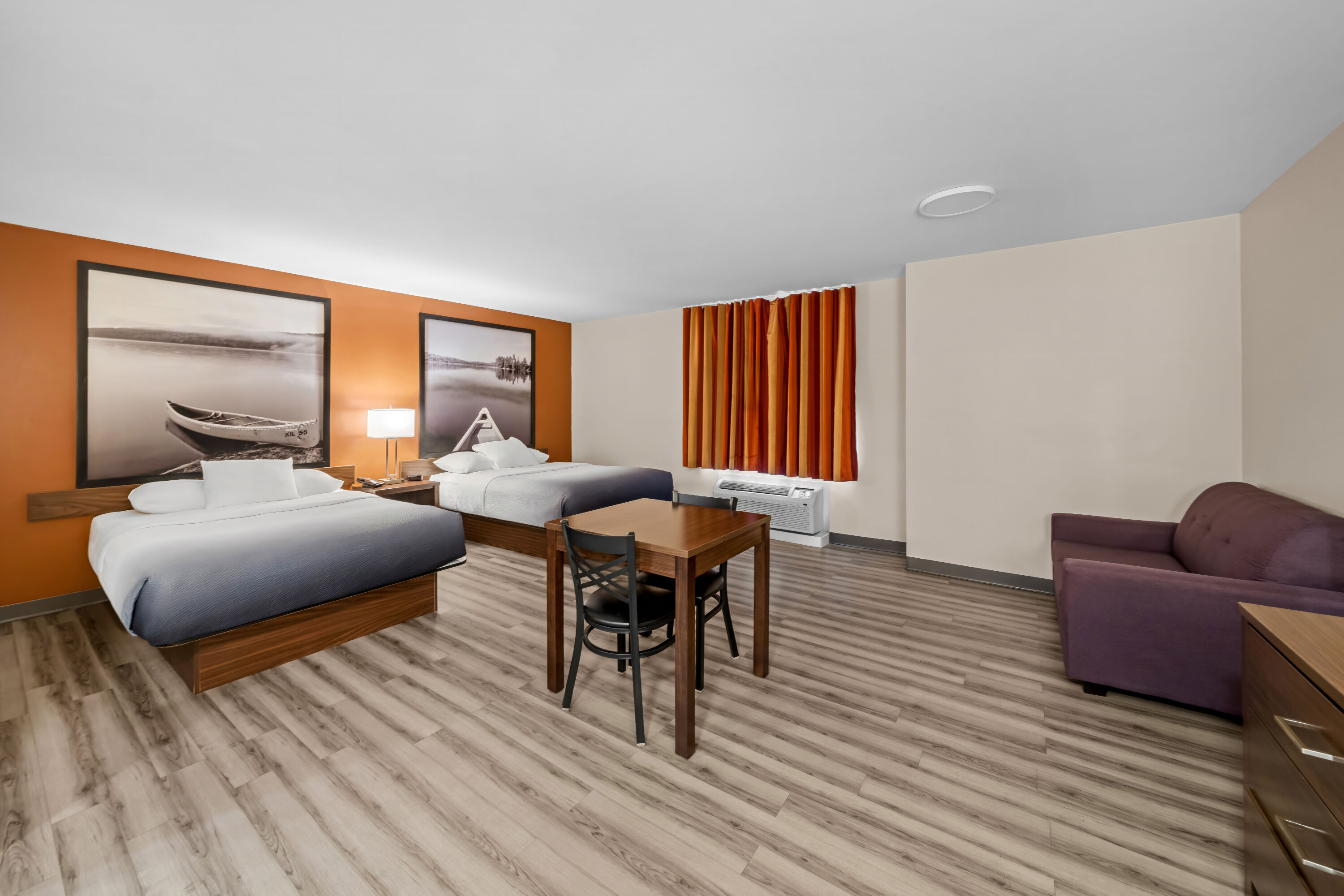 Super 8 by Wyndham North Bay suite in North Bay, Ontario
