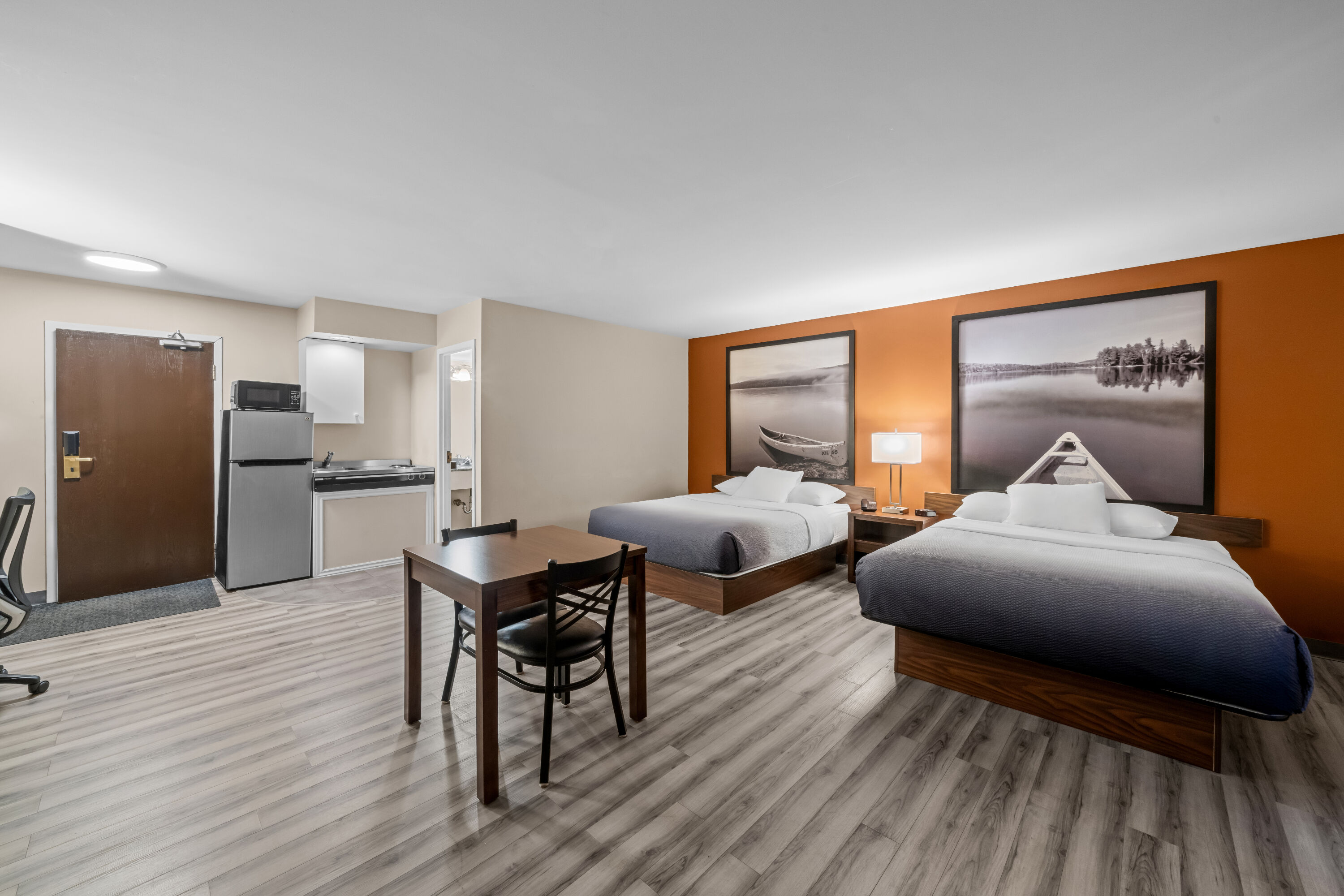 Super 8 by Wyndham North Bay suite in North Bay, Ontario
