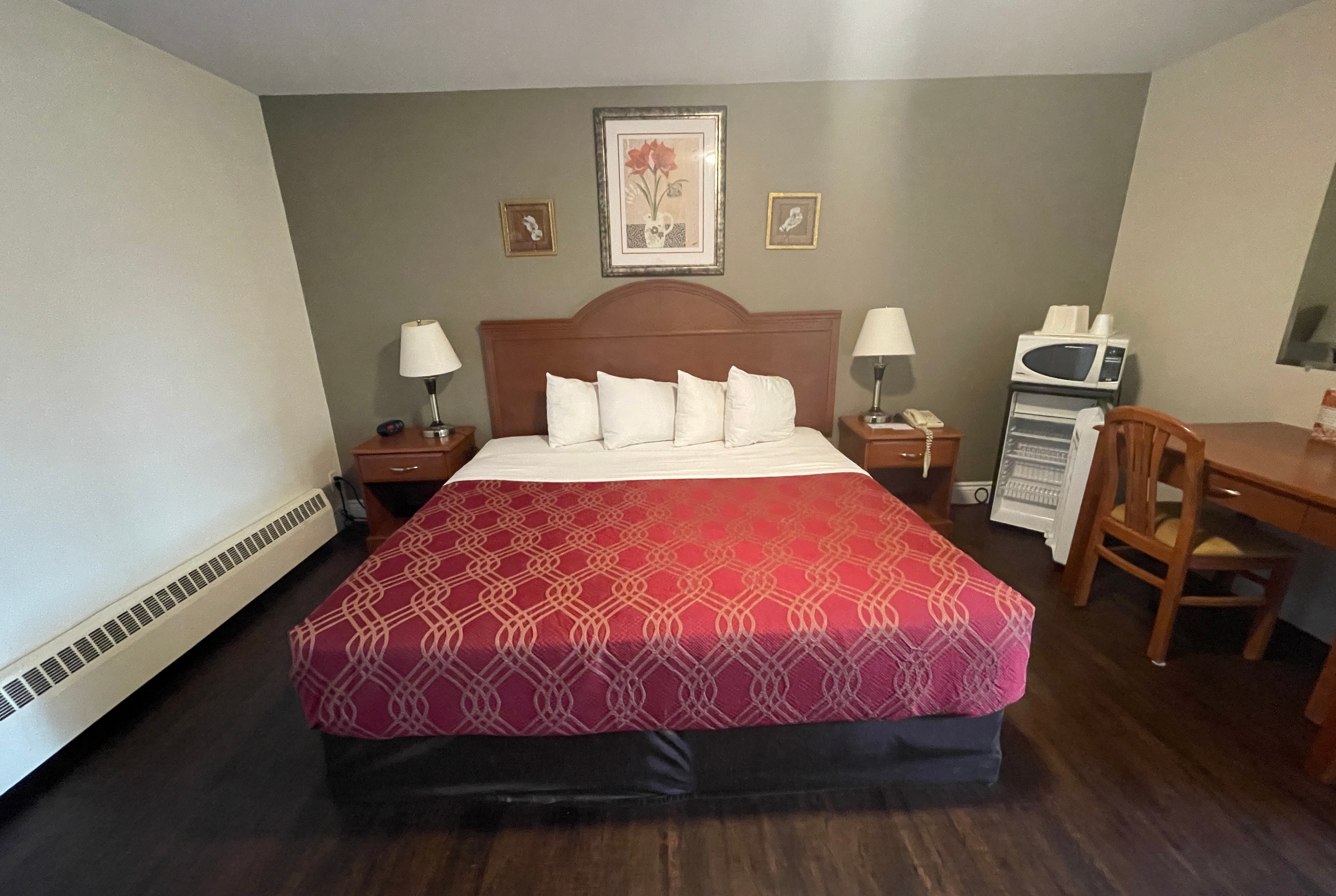 Guest room at the Super 8 by Wyndham Pembroke in Pembroke, Ontario