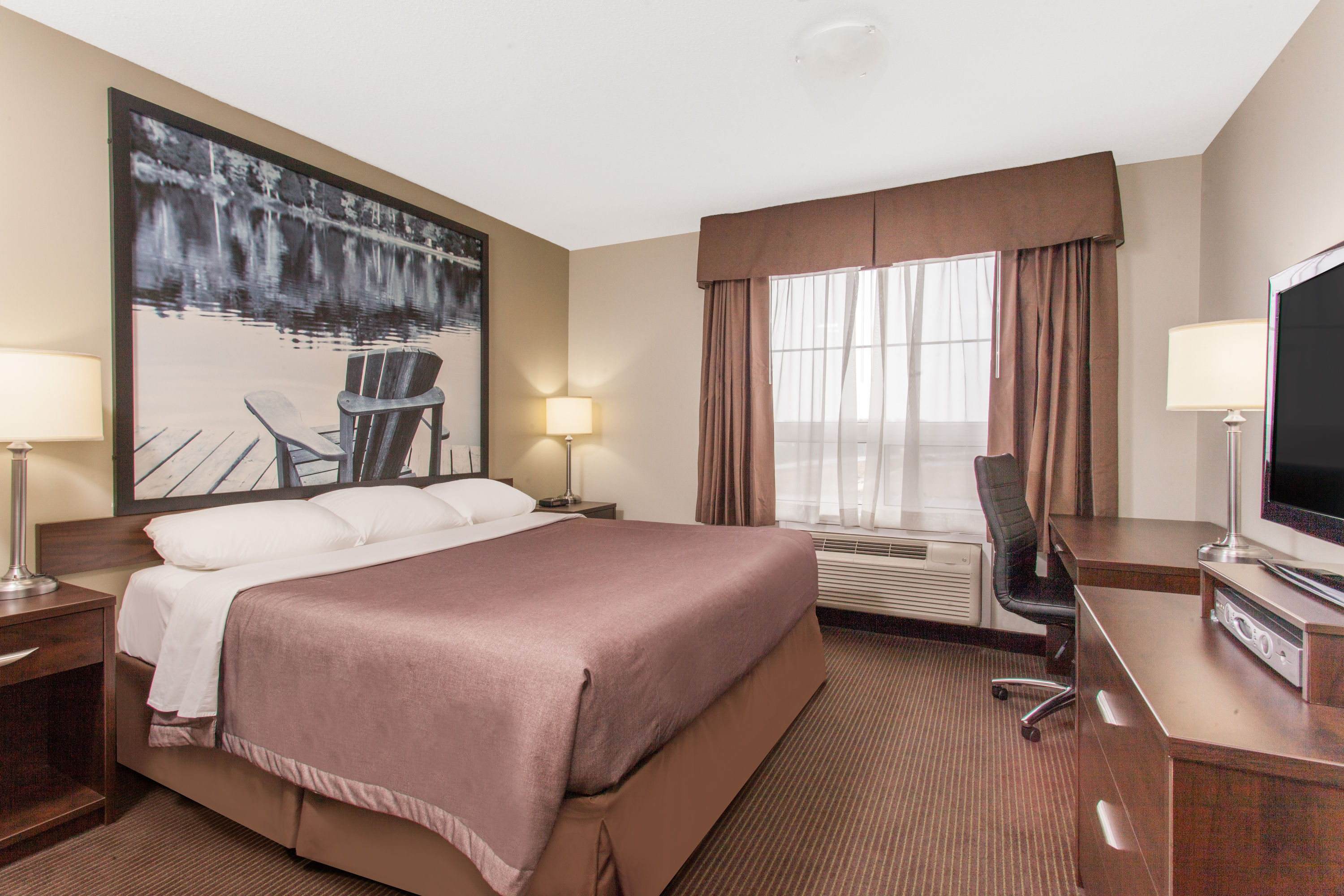 Super 8 by Wyndham Red Lake ON suite in Red Lake, Ontario