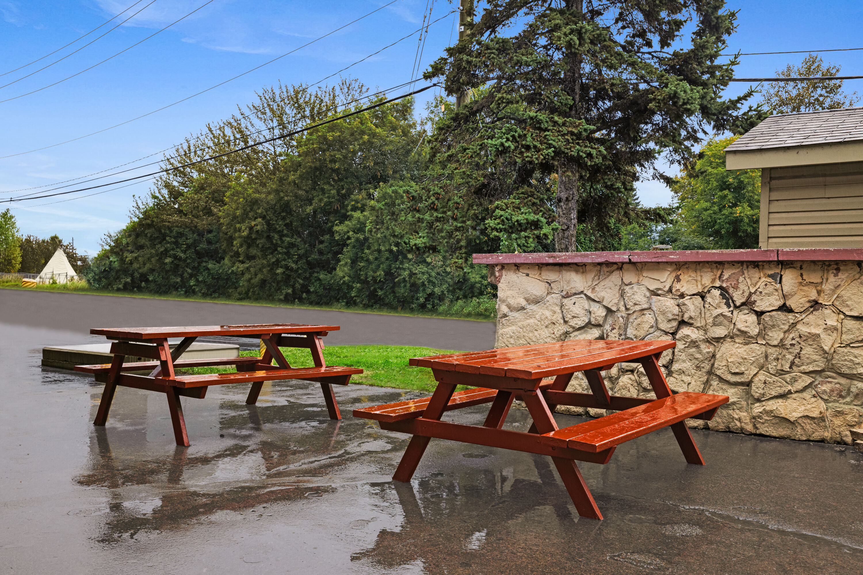 Courtyard at Super 8 by Wyndham Thunder Bay in Thunder Bay, Ontario