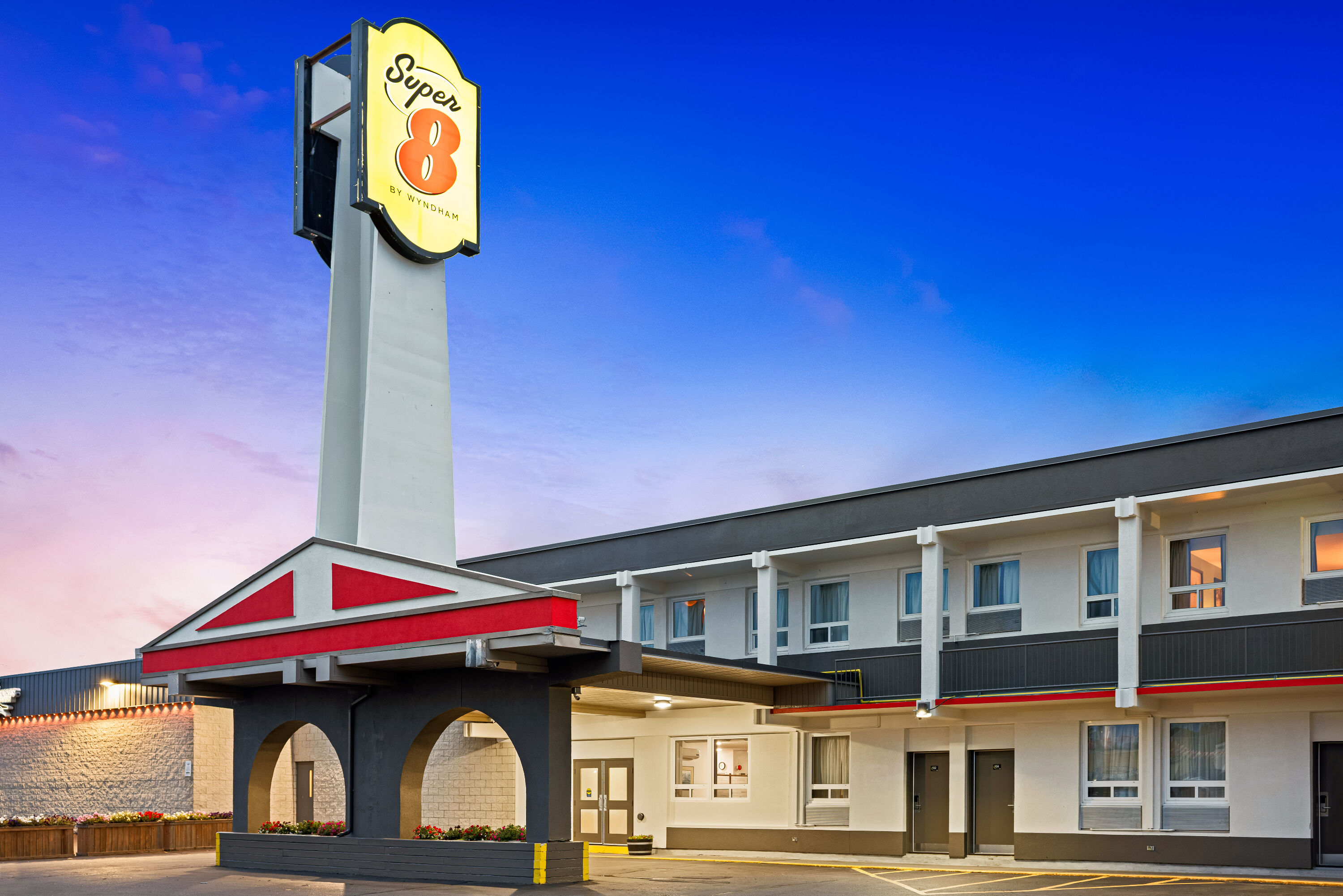 Exterior Dusk Image of Super 8 by Wyndham Thunder Bay hotel in Thunder Bay, Ontario