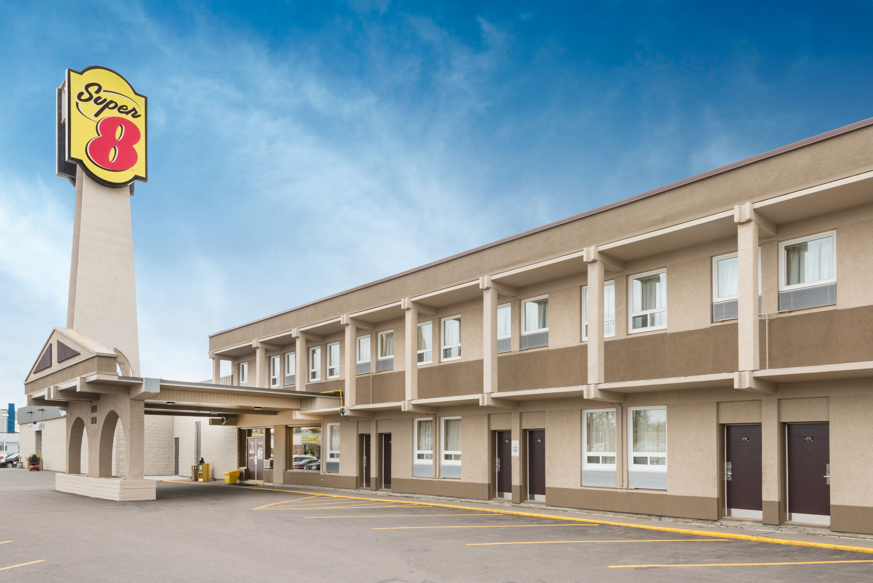 Super 8 by Wyndham Thunder Bay Thunder Bay, ON Hotels