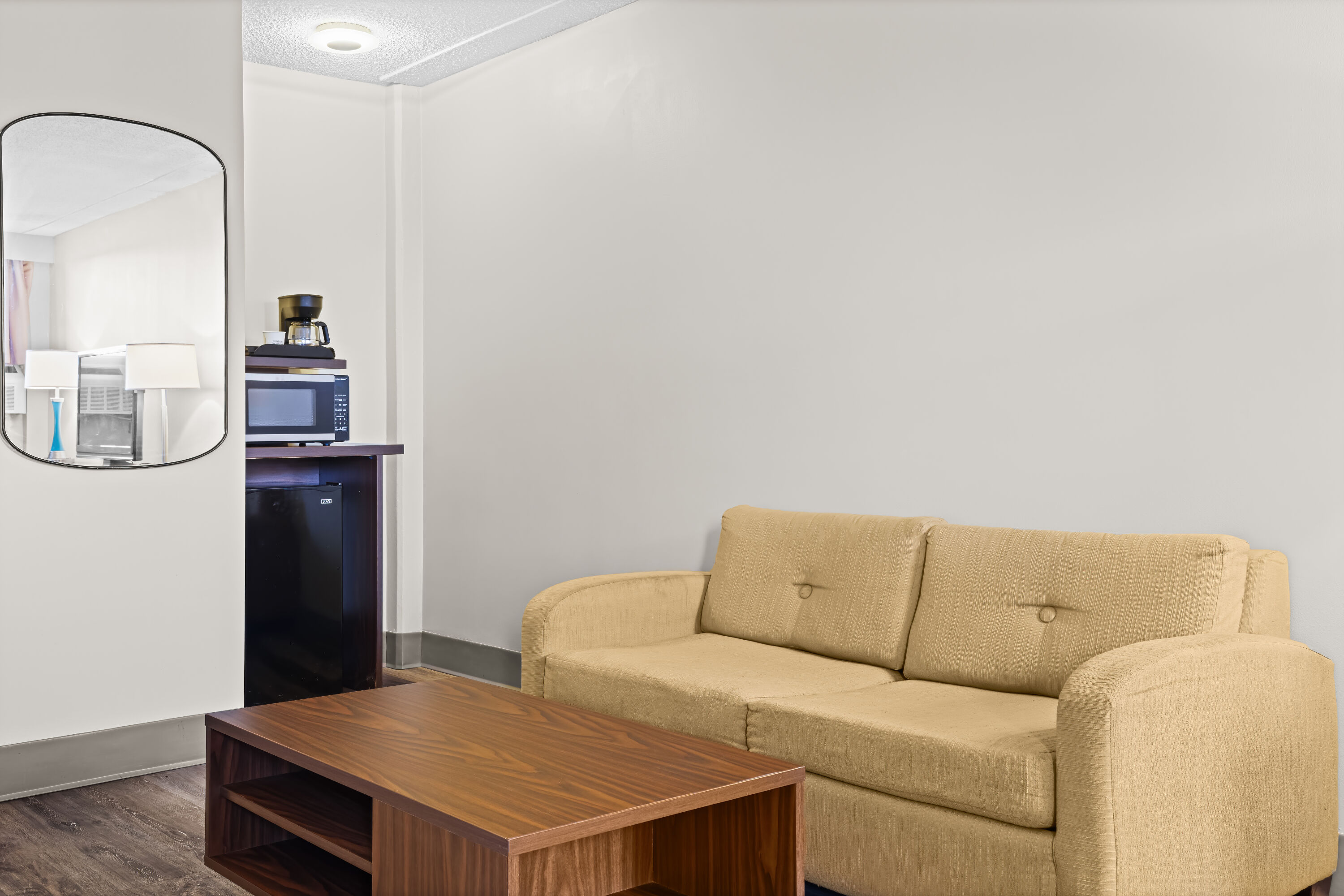 Super 8 by Wyndham Thunder Bay suite in Thunder Bay, Ontario