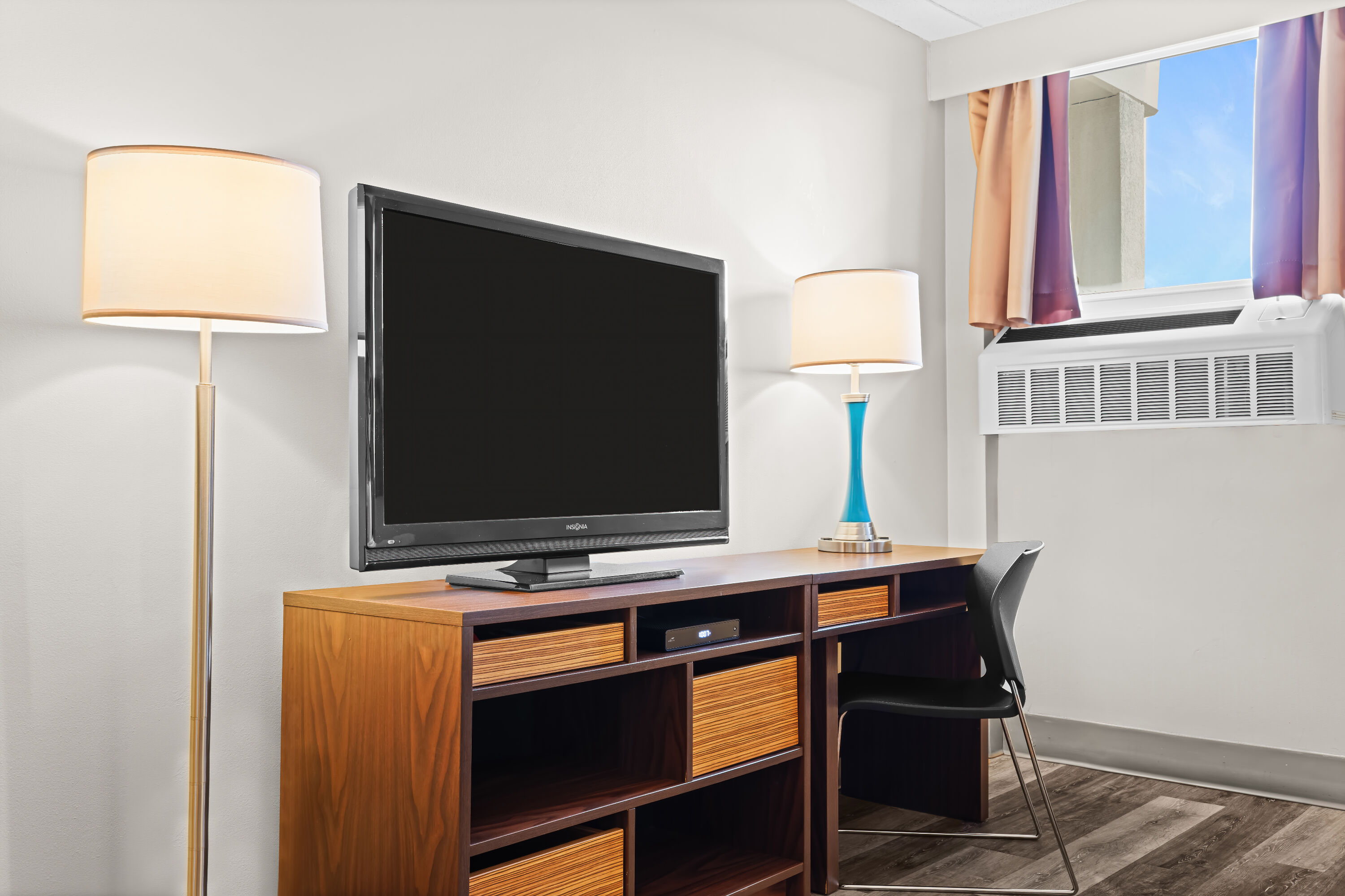 Super 8 by Wyndham Thunder Bay suite in Thunder Bay, Ontario